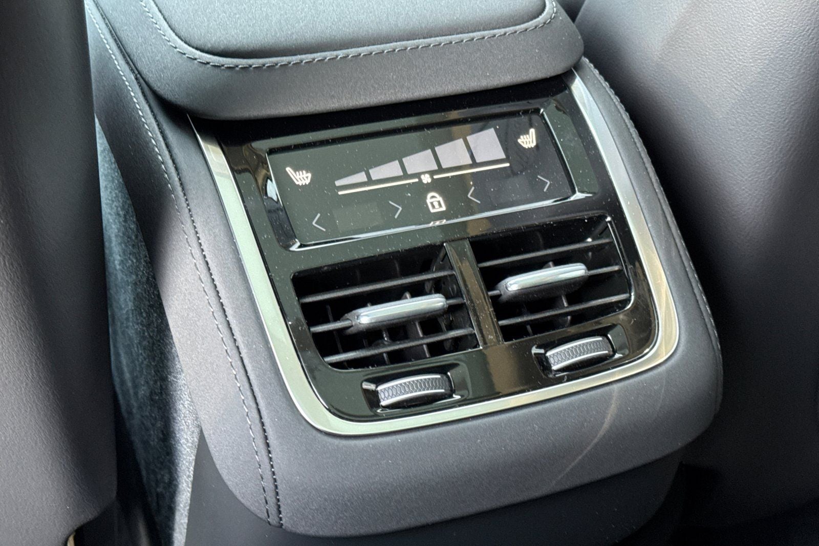 2026 Volvo XC90 B5 Plus