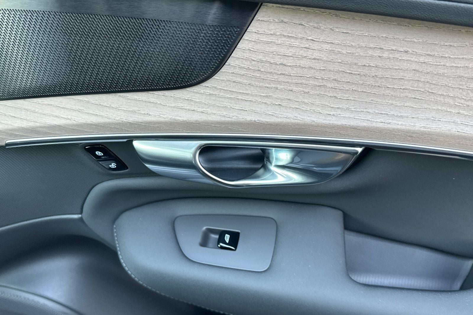 2026 Volvo XC90 B5 Plus