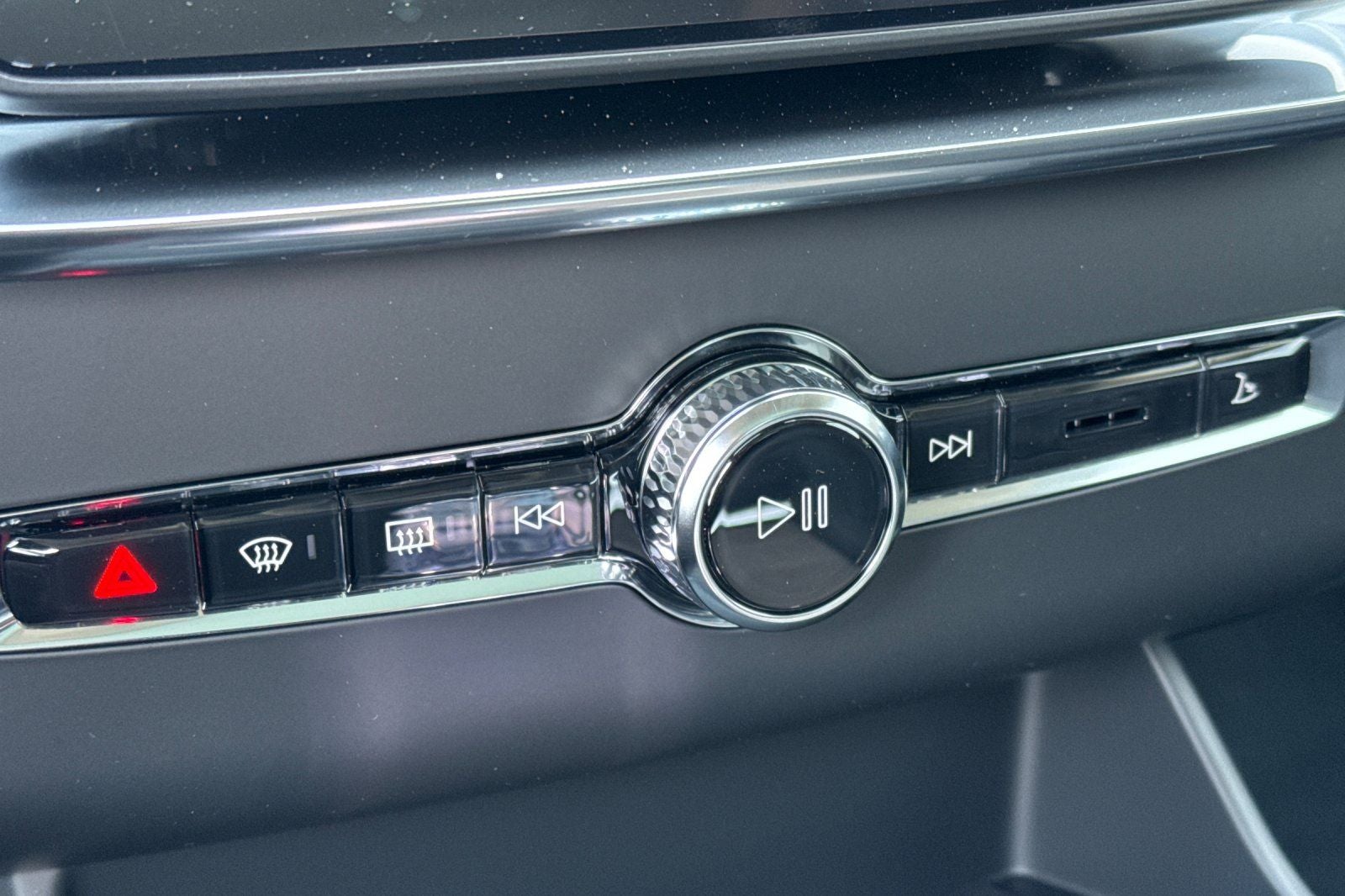 2026 Volvo XC90 B5 Plus