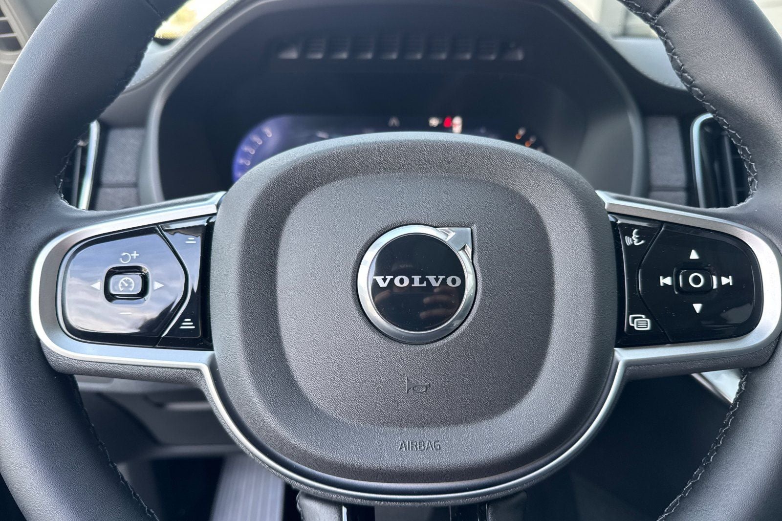 2026 Volvo XC90 B5 Plus