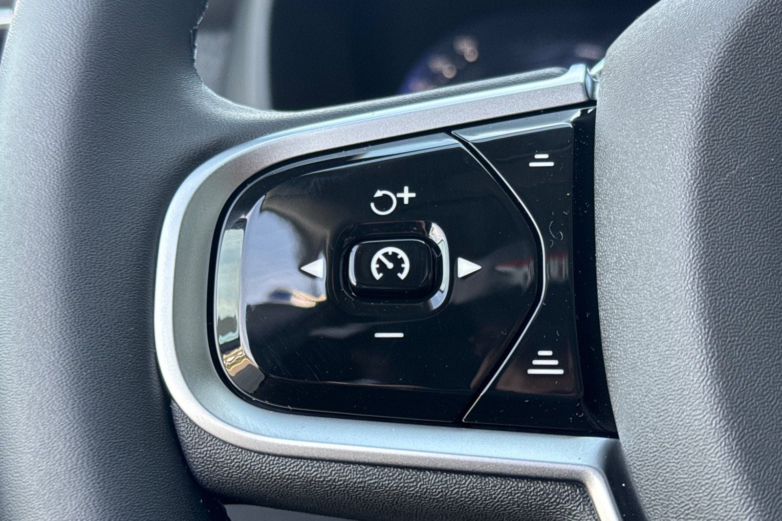 2026 Volvo XC90 B5 Plus