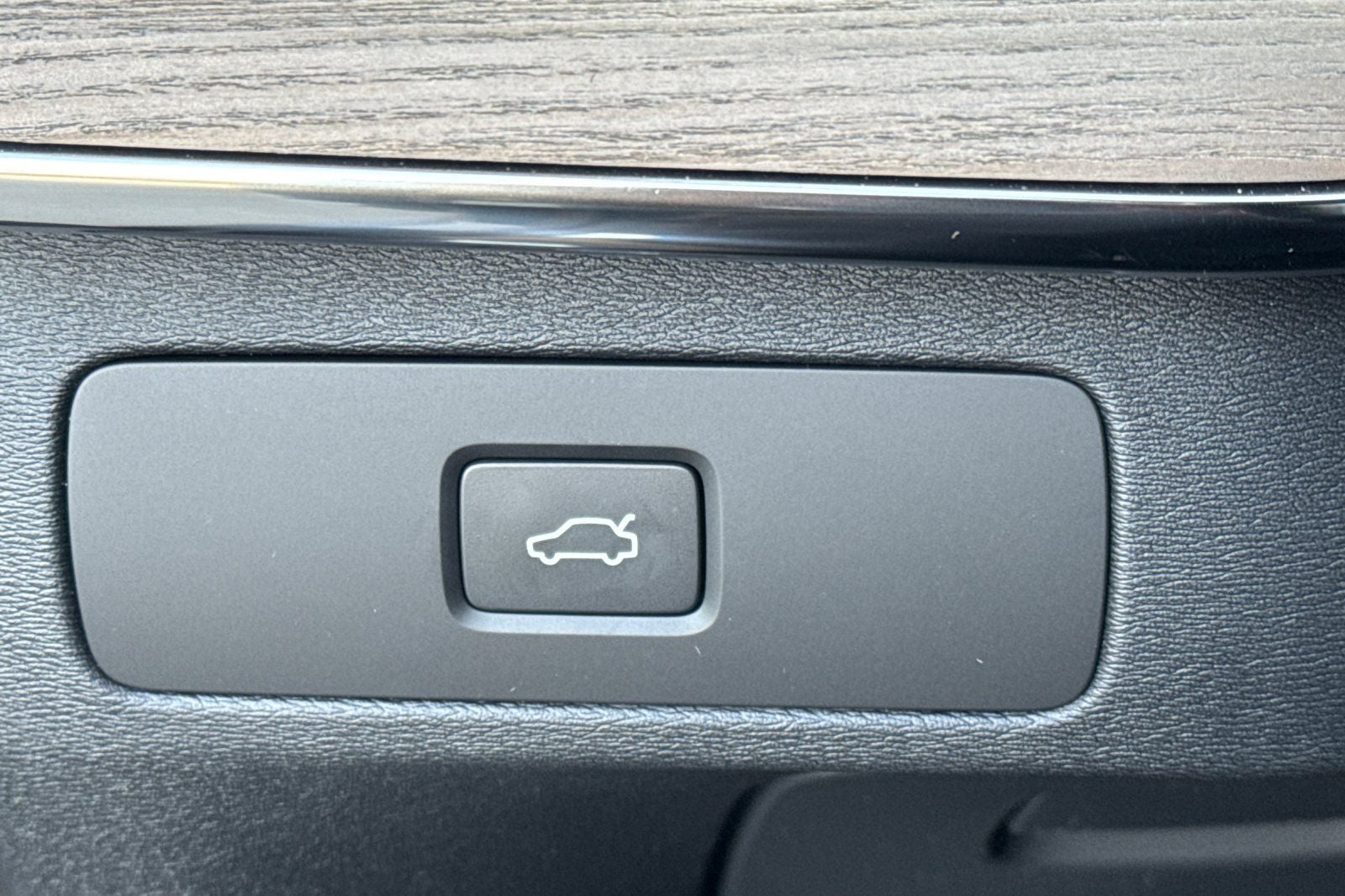 2026 Volvo XC90 B5 Plus