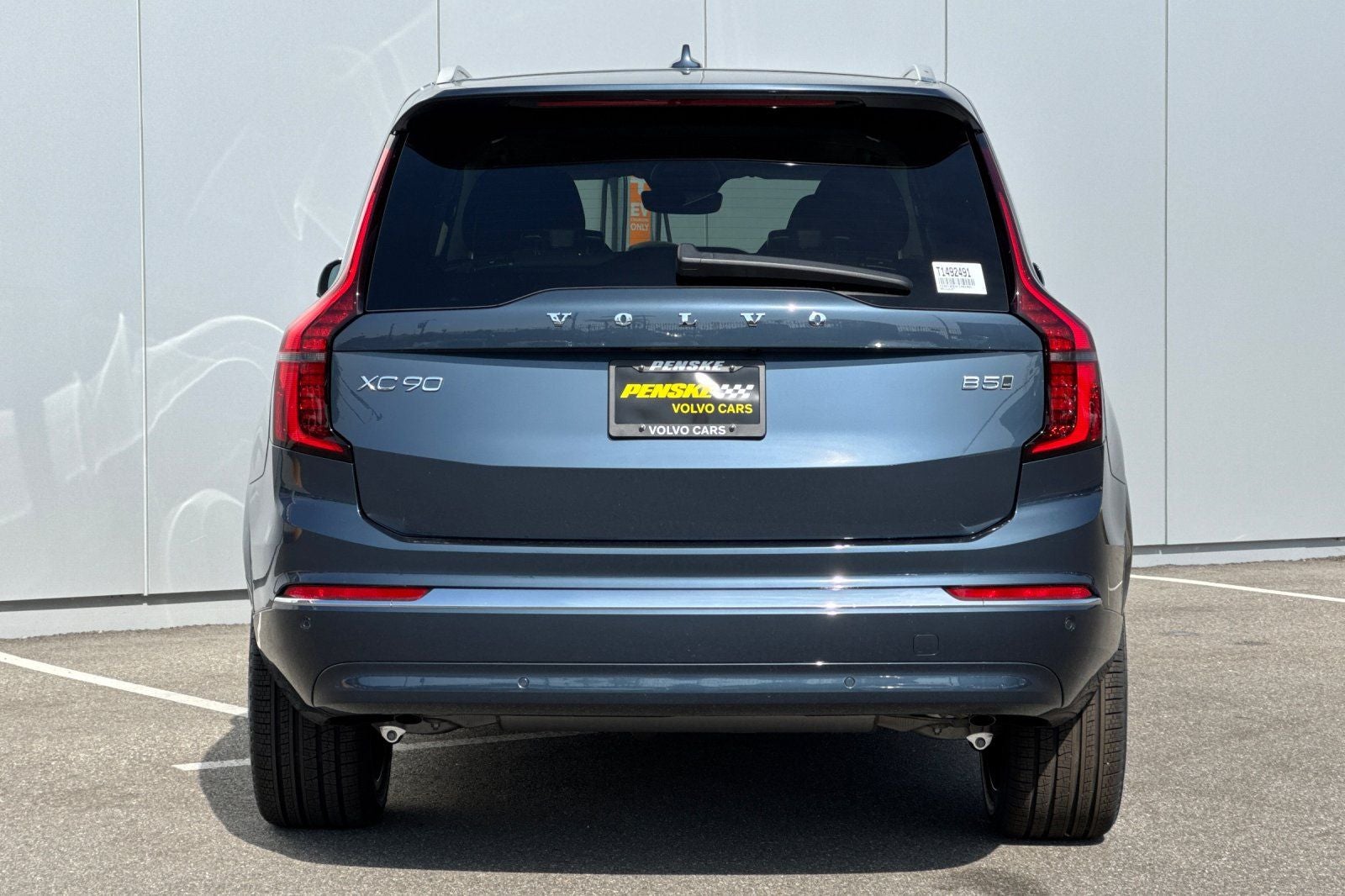 2026 Volvo XC90 B5 Plus