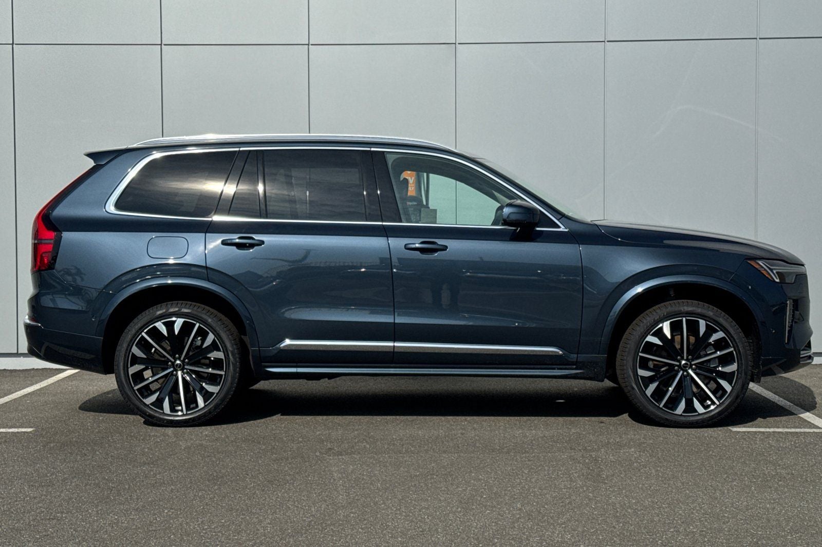 2026 Volvo XC90 B5 Plus