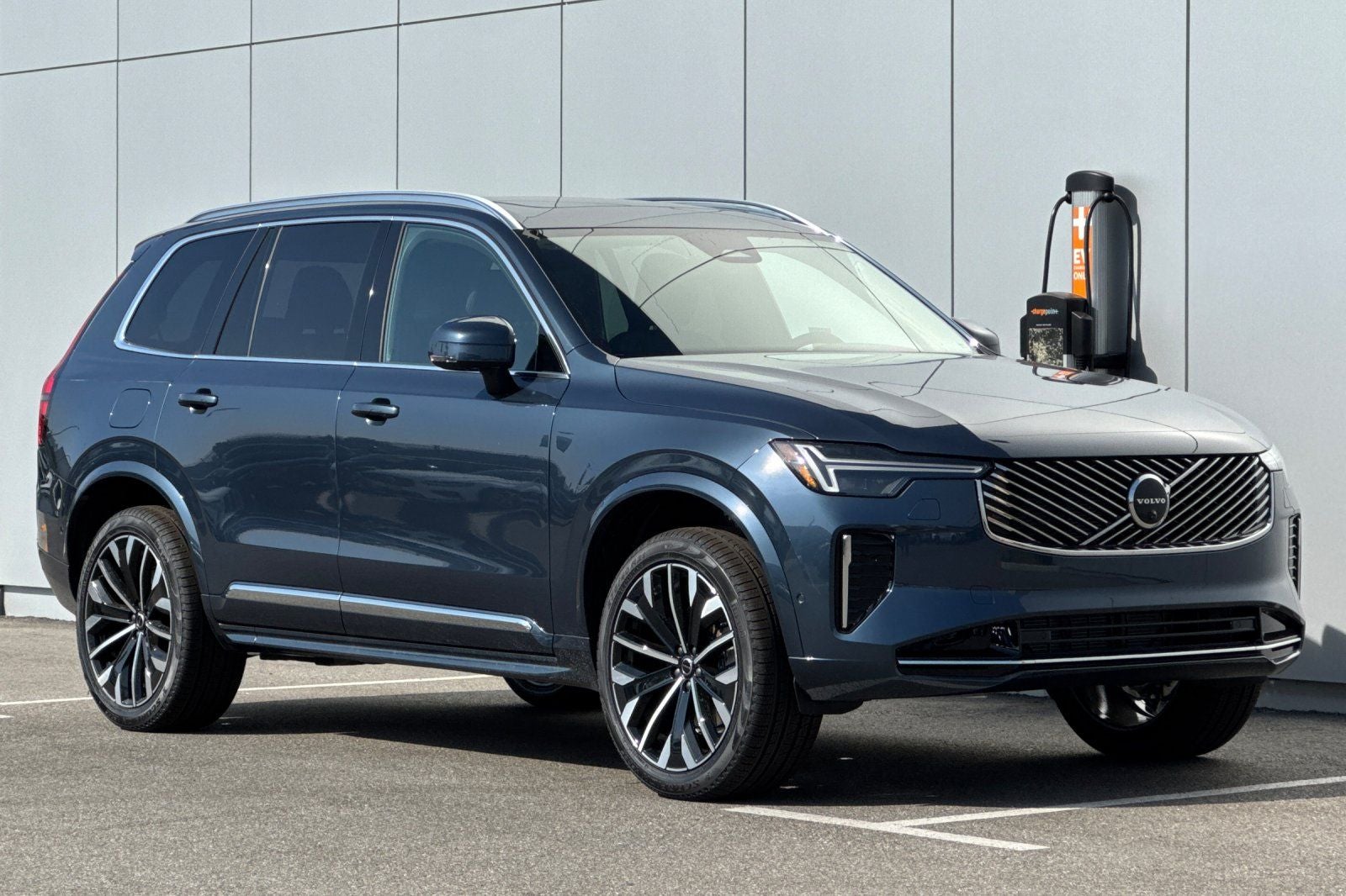 2026 Volvo XC90 B5 Plus