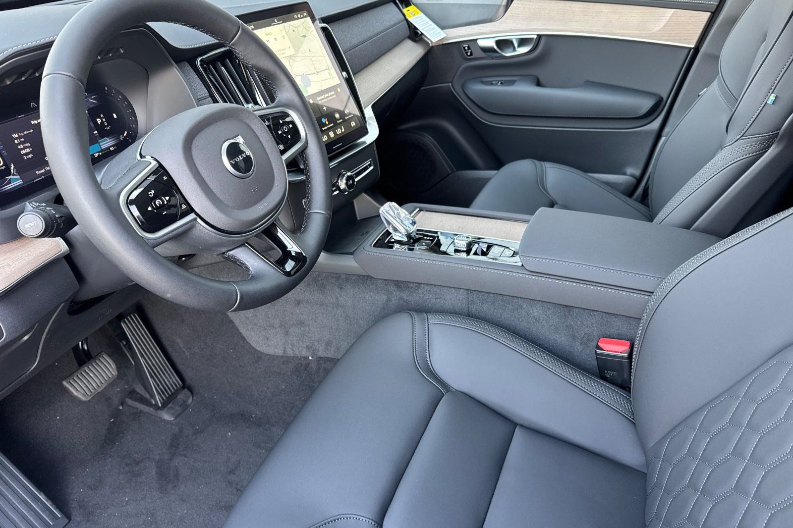 2026 Volvo XC90 B5 Plus