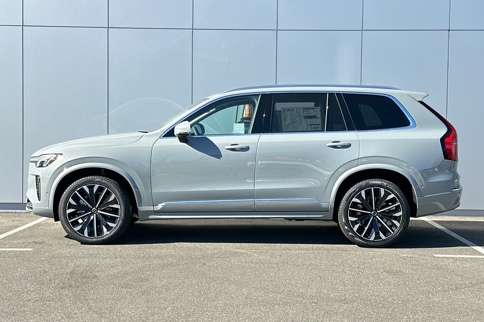 2026 Volvo XC90 B5 Plus