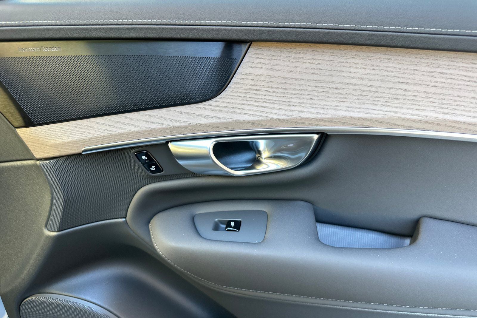 2026 Volvo XC90 B5 Plus