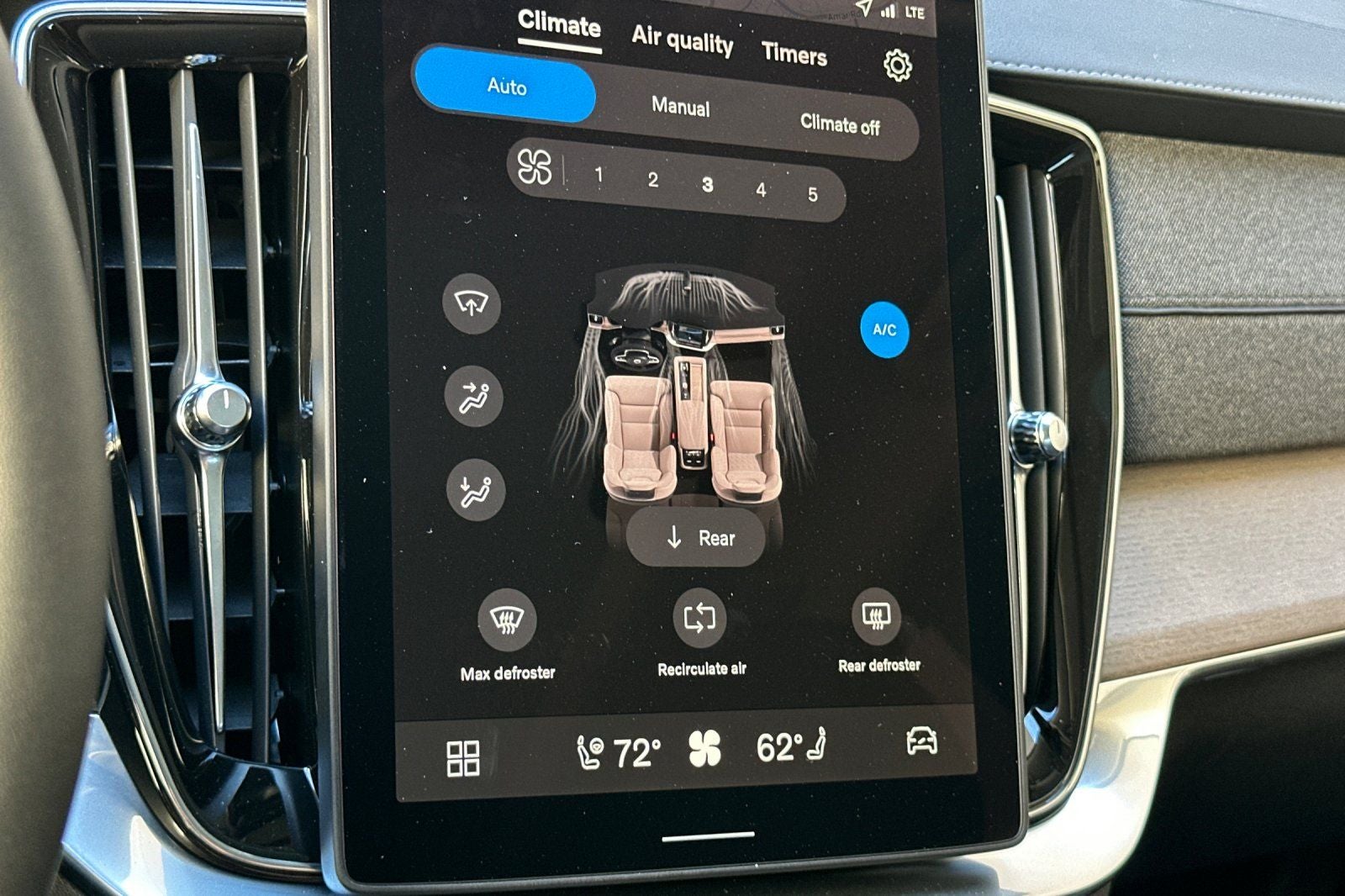 2026 Volvo XC90 B5 Plus