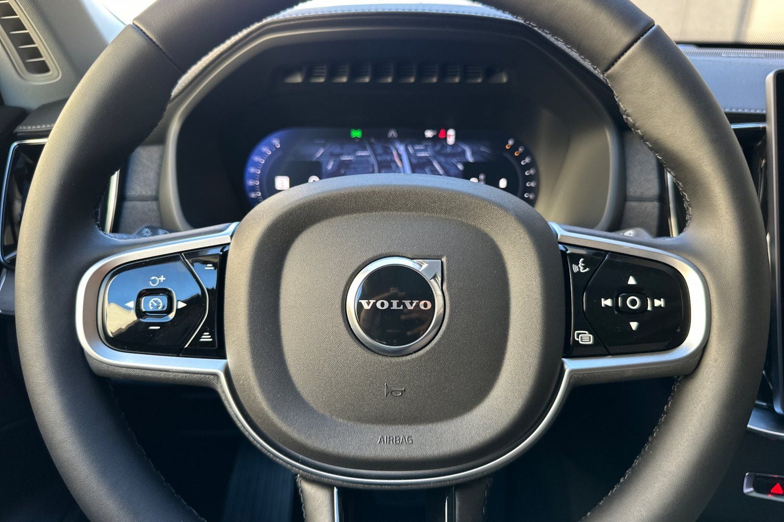 2026 Volvo XC90 B5 Plus