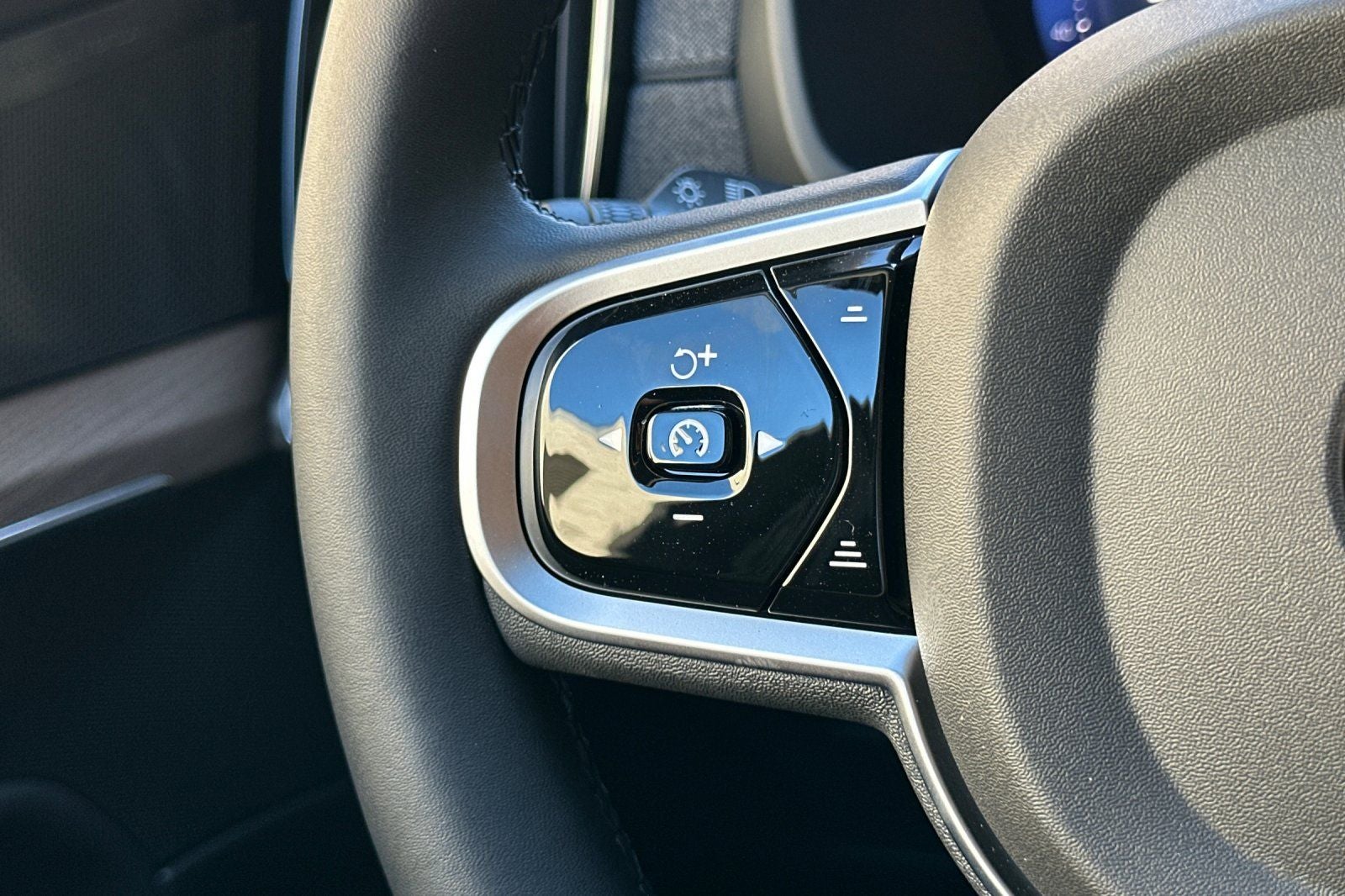 2026 Volvo XC90 B5 Plus