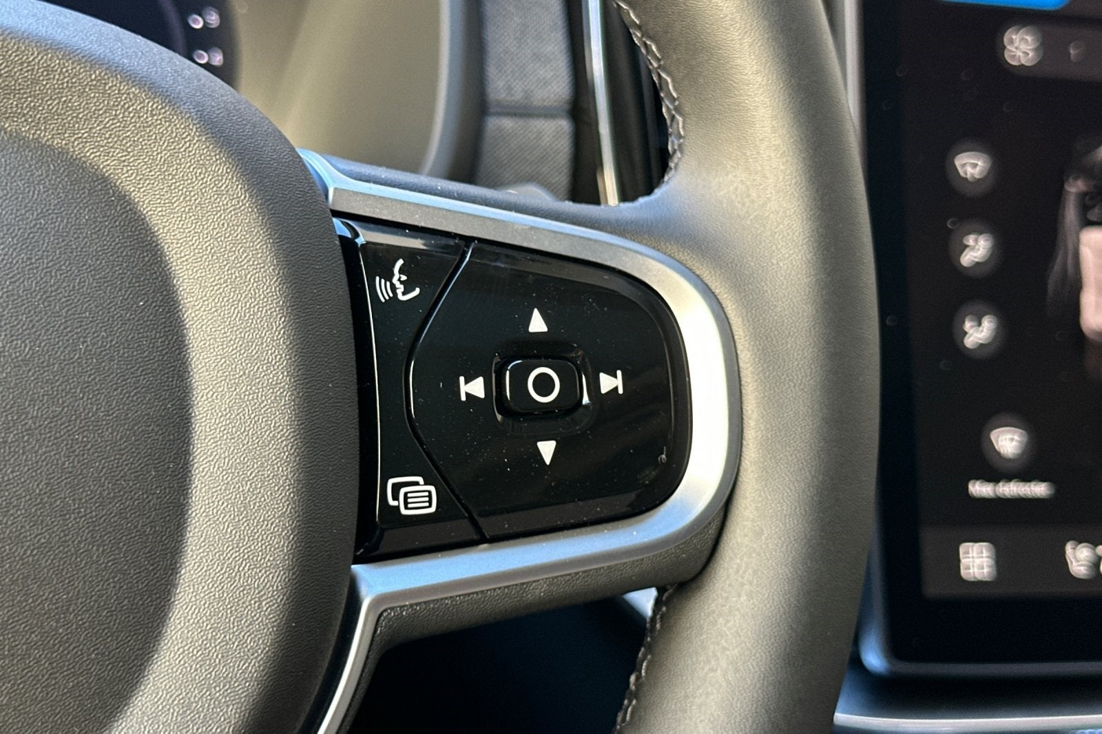 2026 Volvo XC90 B5 Plus