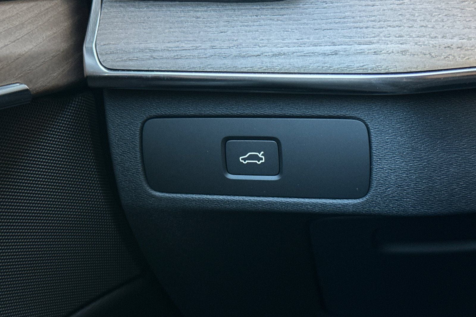 2026 Volvo XC90 B5 Plus