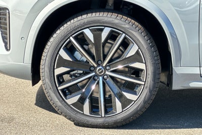 2026 Volvo XC90 B5 Plus