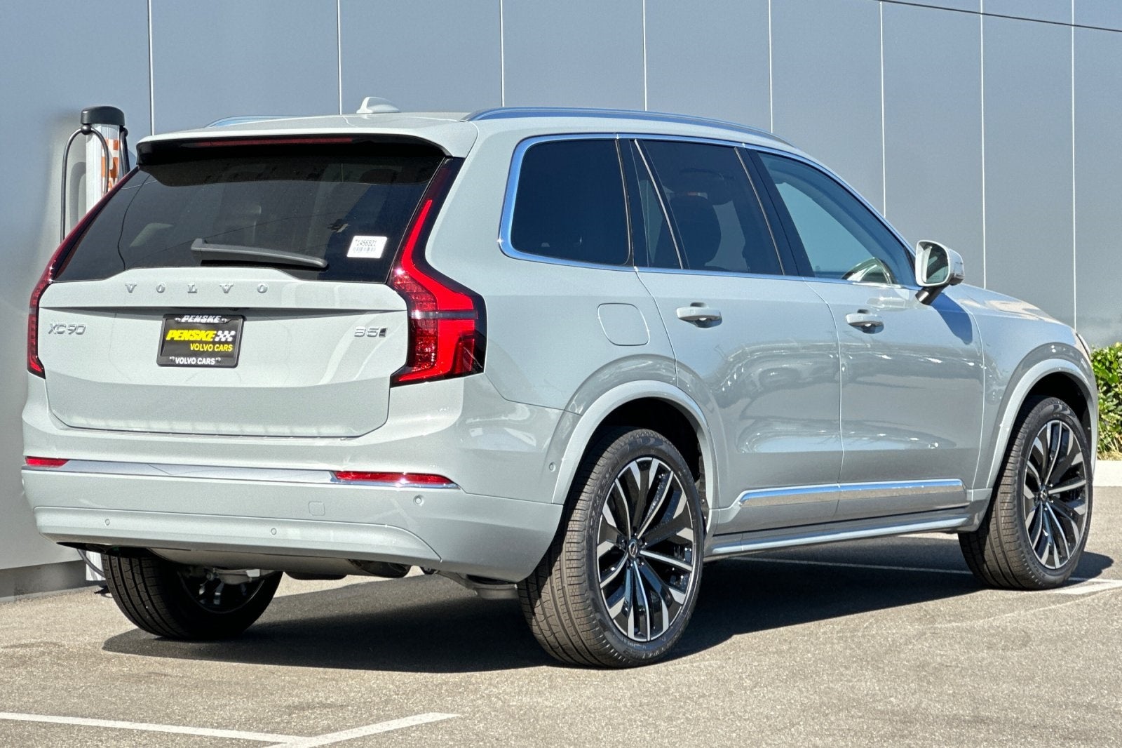 2026 Volvo XC90 B5 Plus