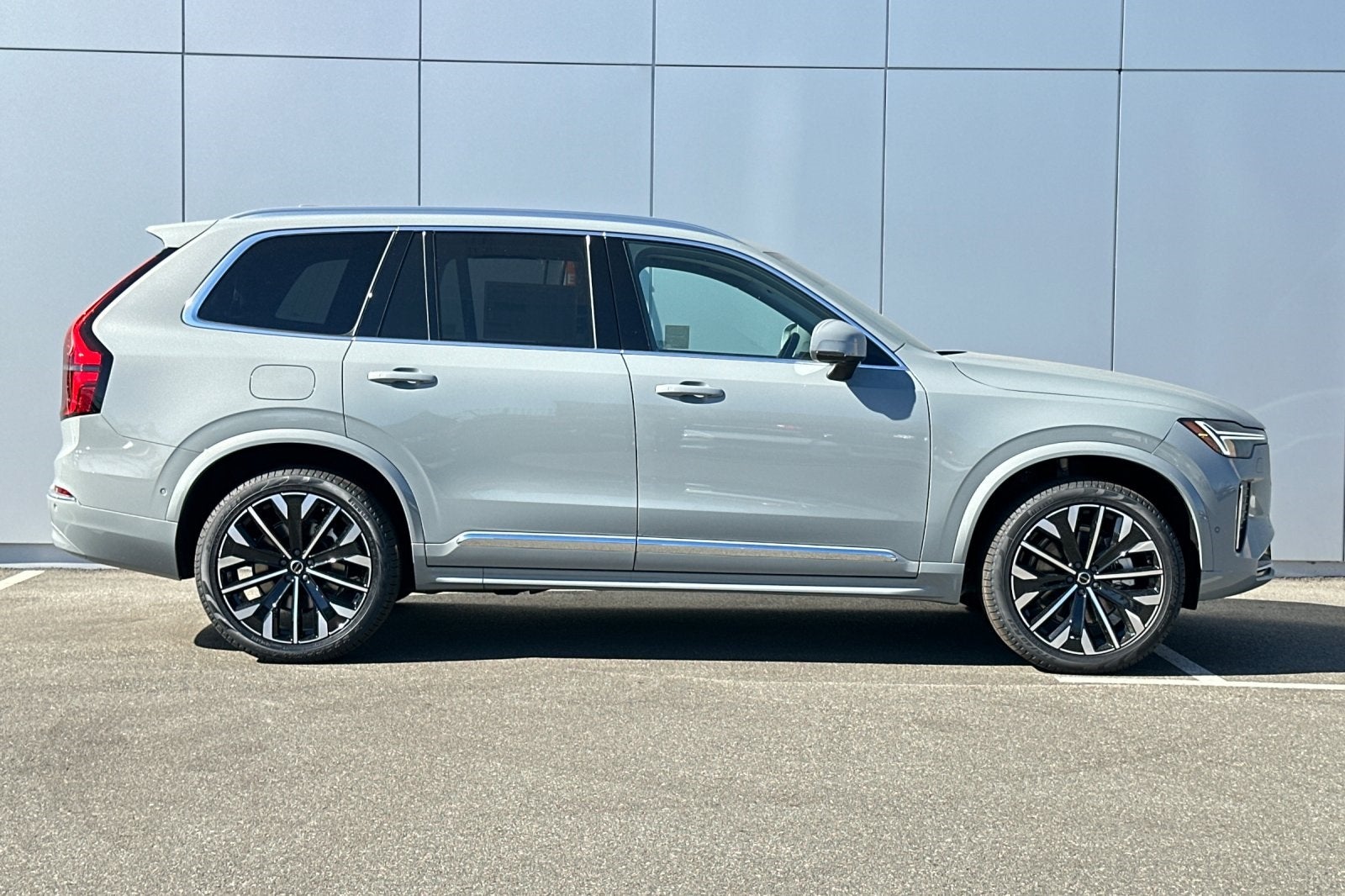 2026 Volvo XC90 B5 Plus