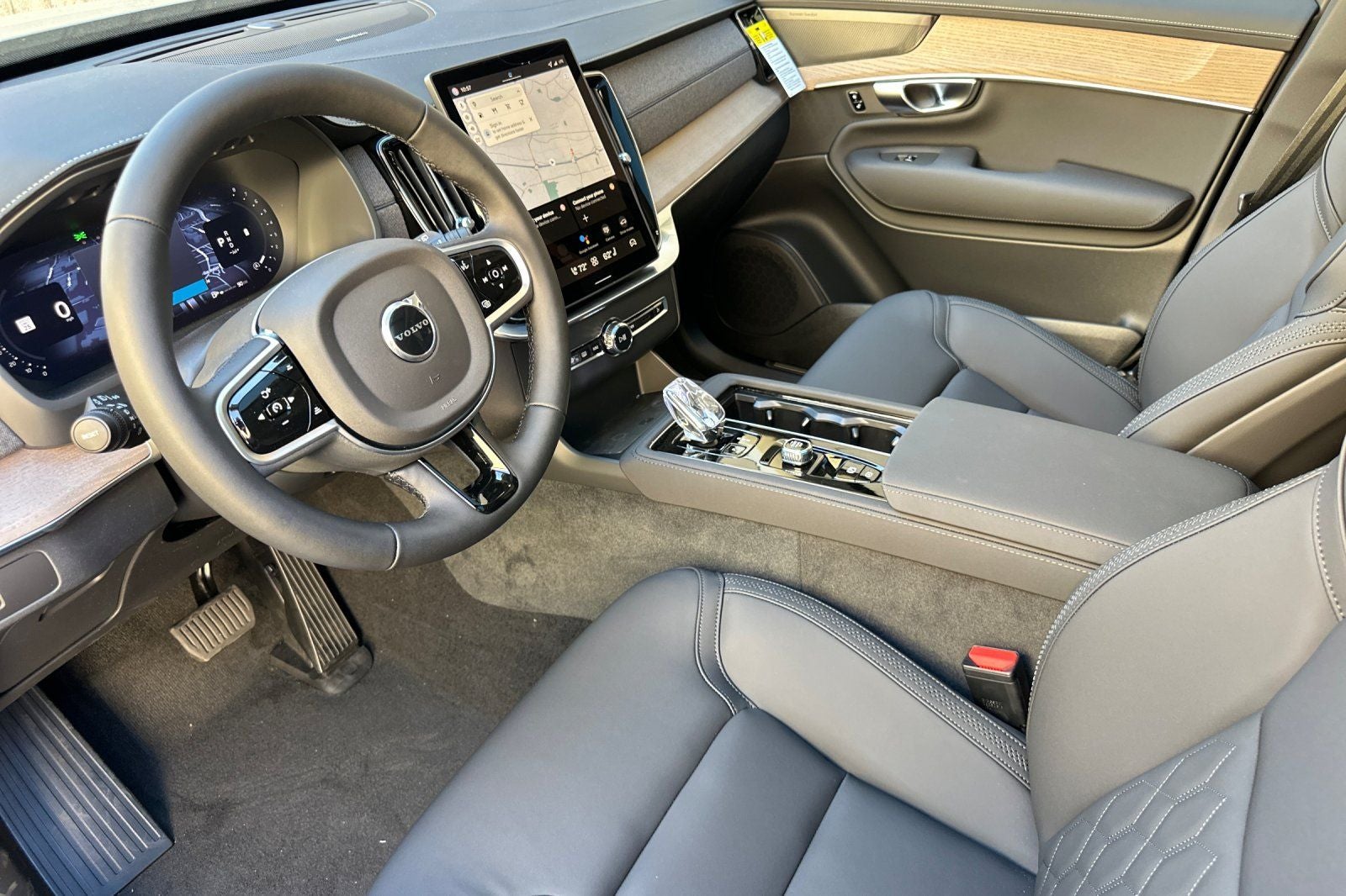 2026 Volvo XC90 B5 Plus