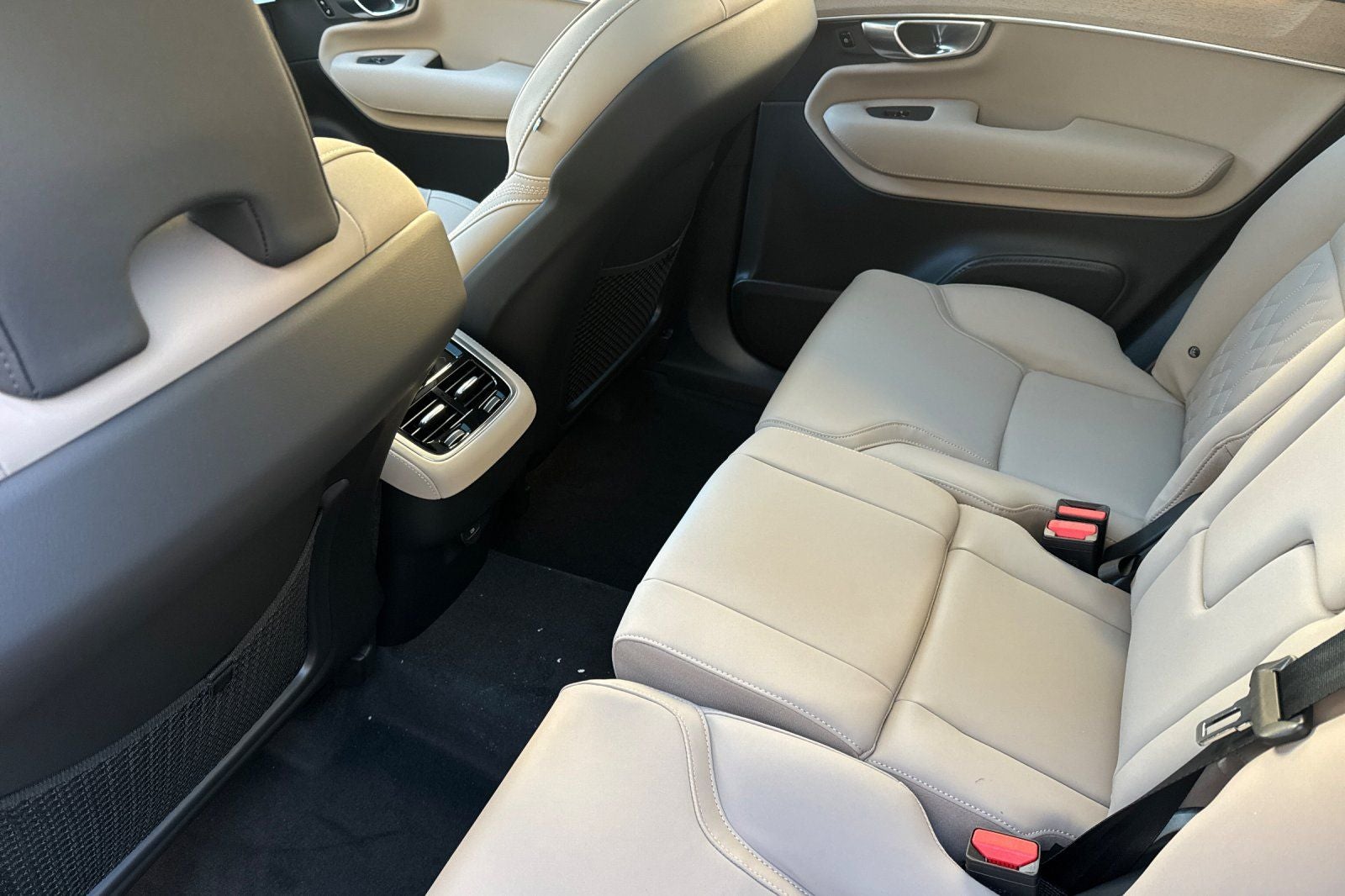 2026 Volvo XC90 B5 Plus