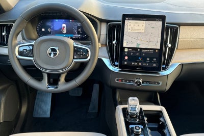 2026 Volvo XC90 B5 Plus