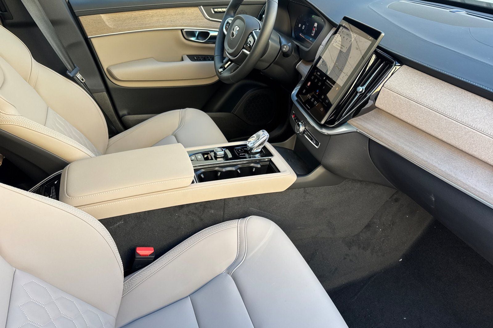 2026 Volvo XC90 B5 Plus