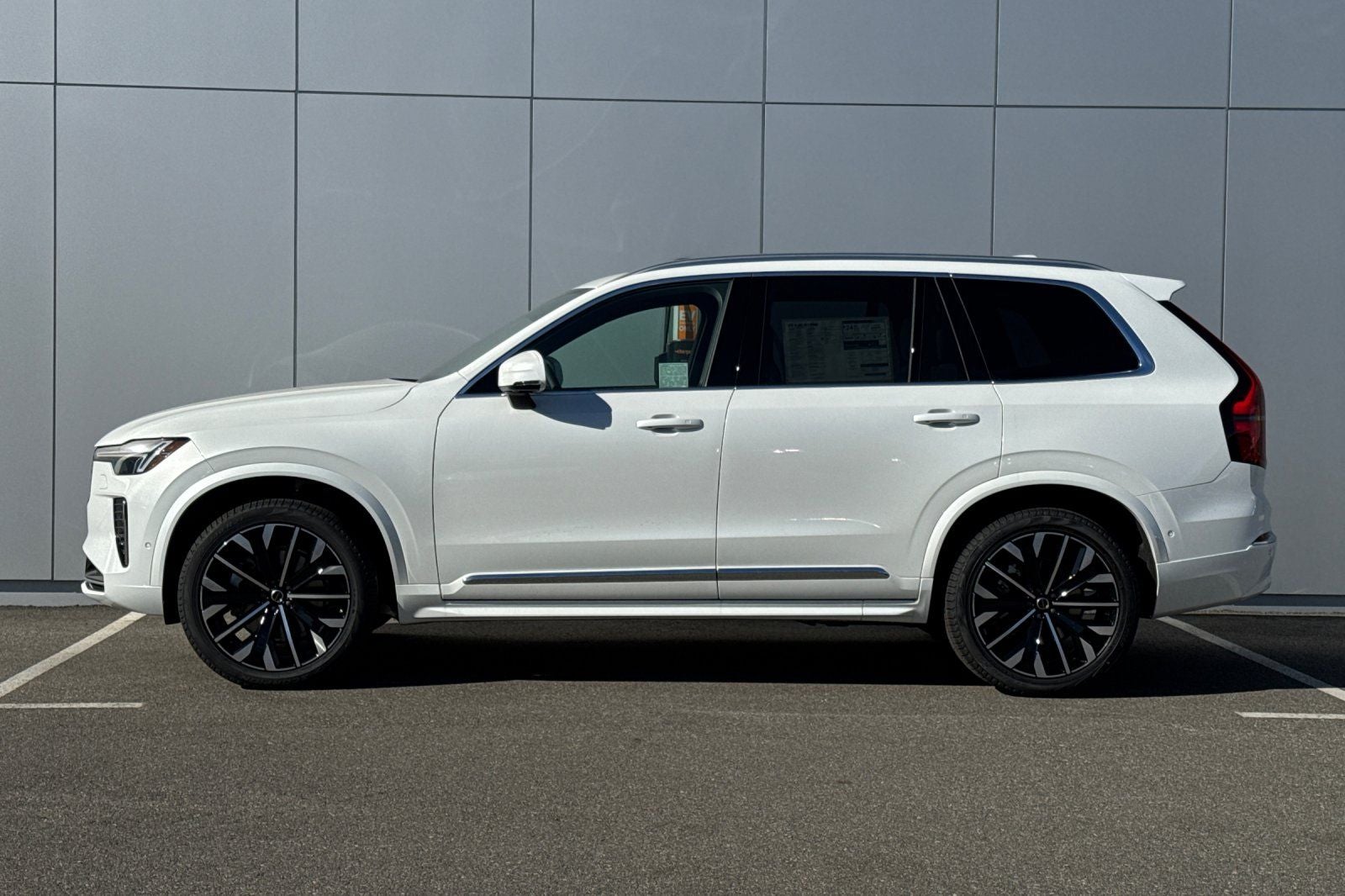 2026 Volvo XC90 B5 Plus