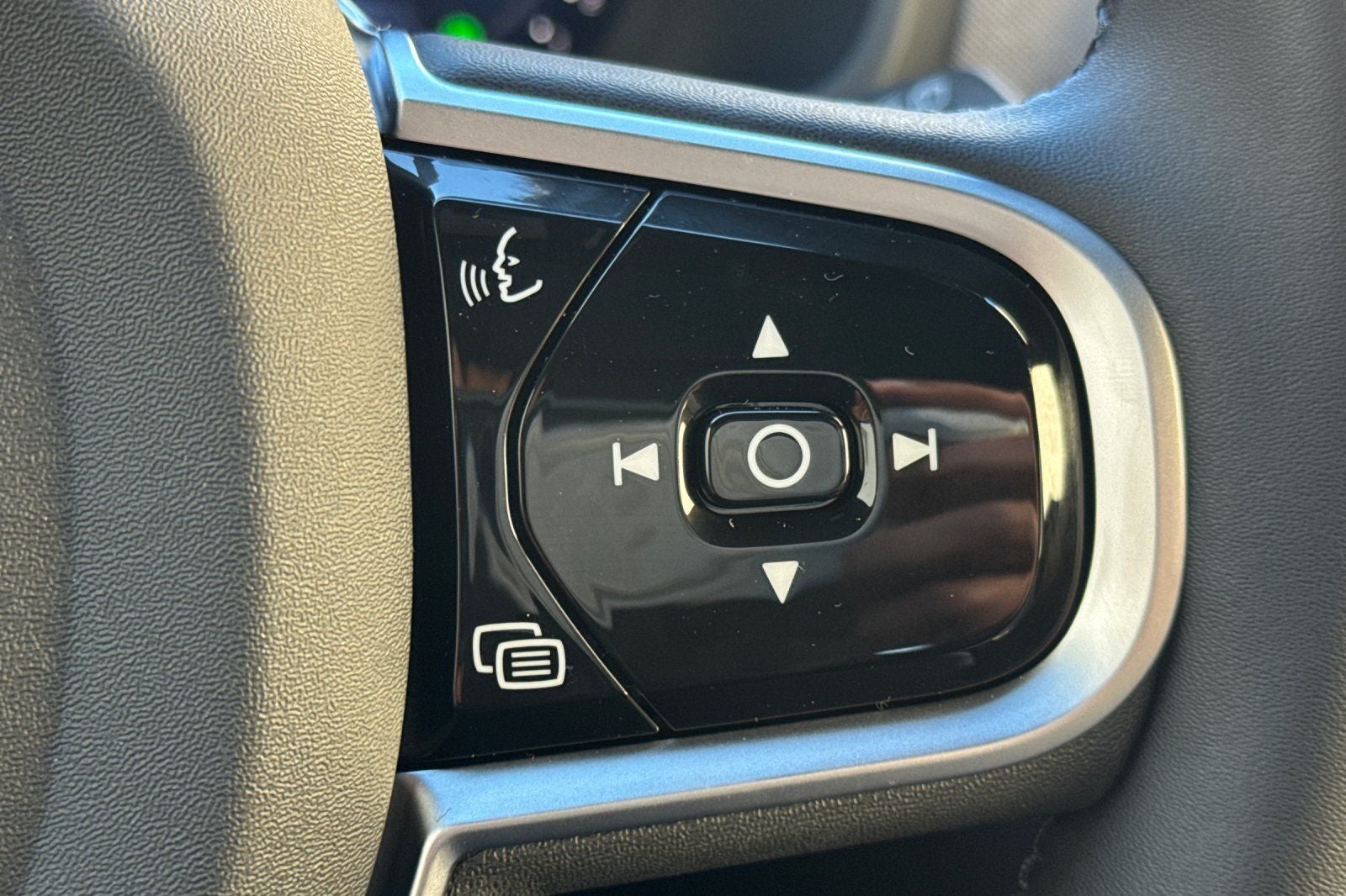 2026 Volvo XC90 B5 Plus