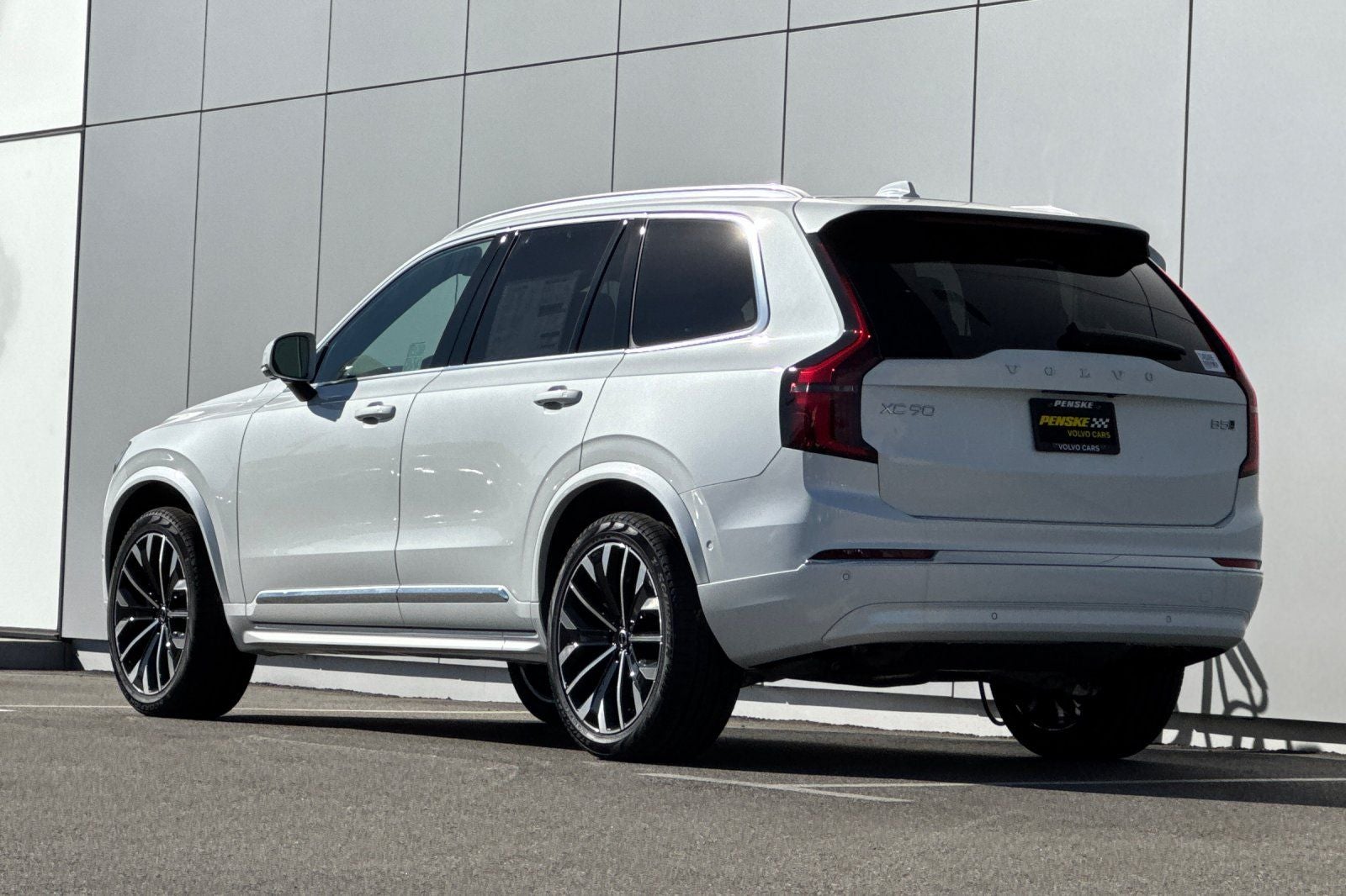 2026 Volvo XC90 B5 Plus