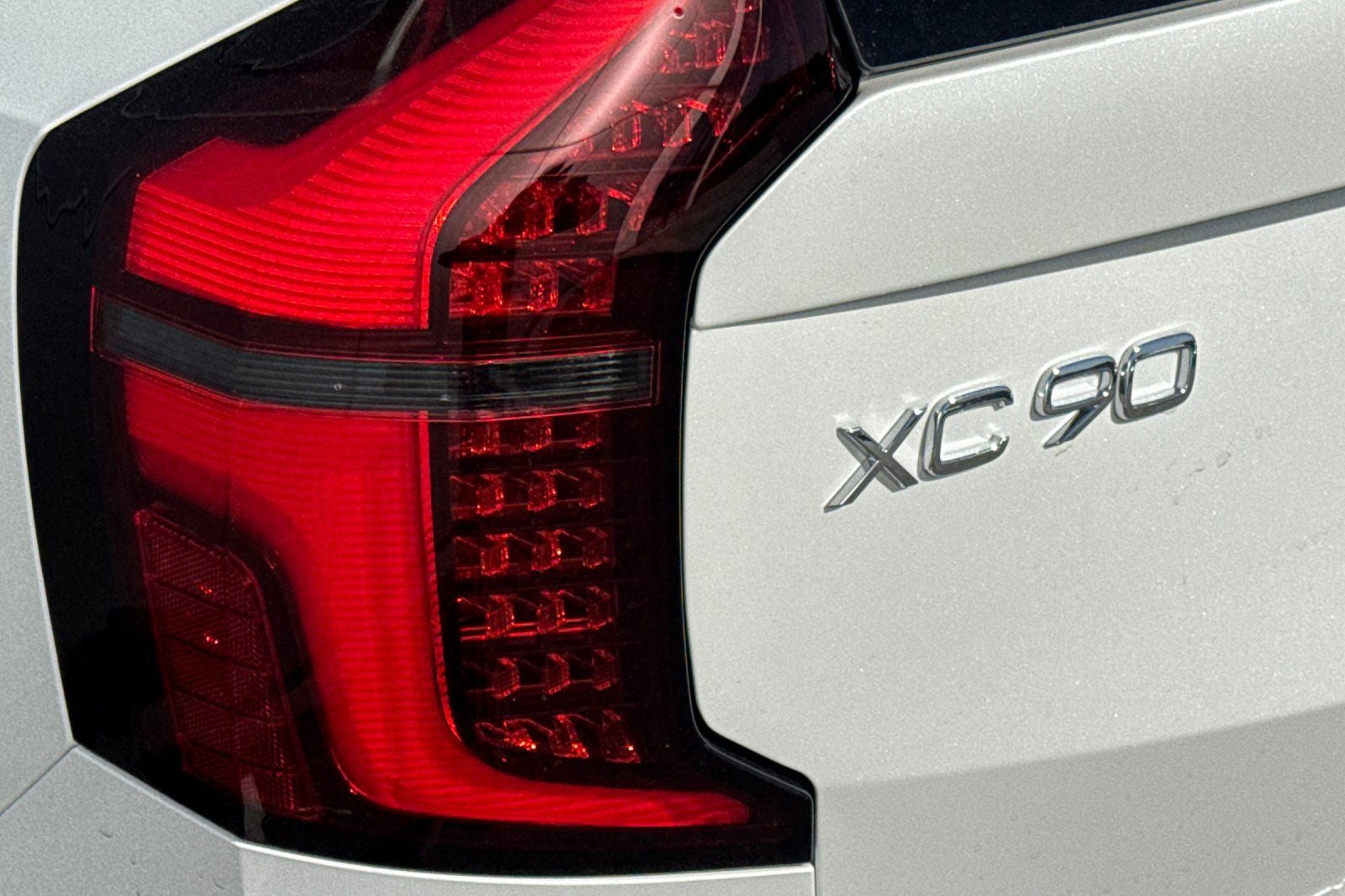 2026 Volvo XC90 B5 Plus