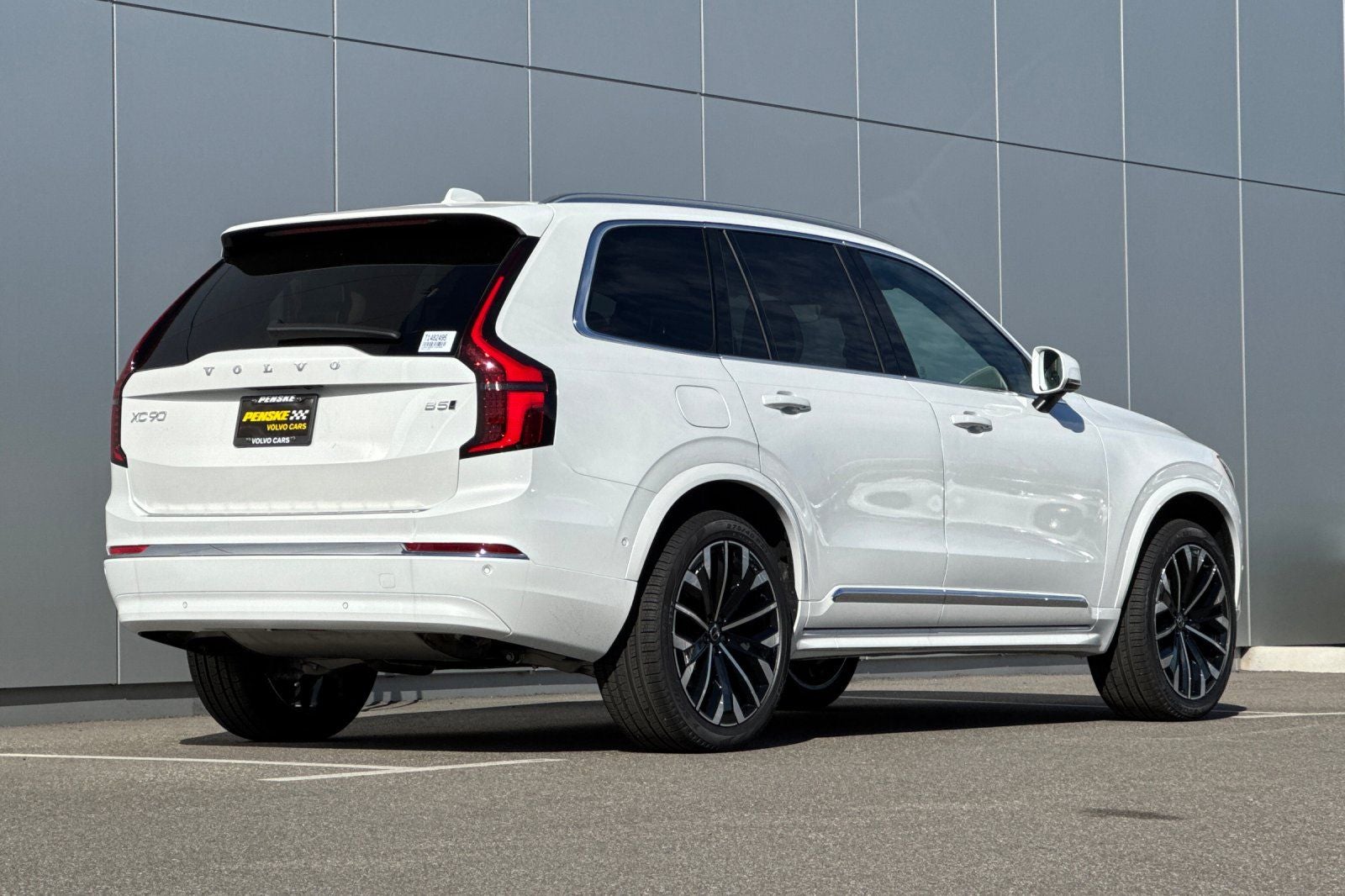 2026 Volvo XC90 B5 Plus