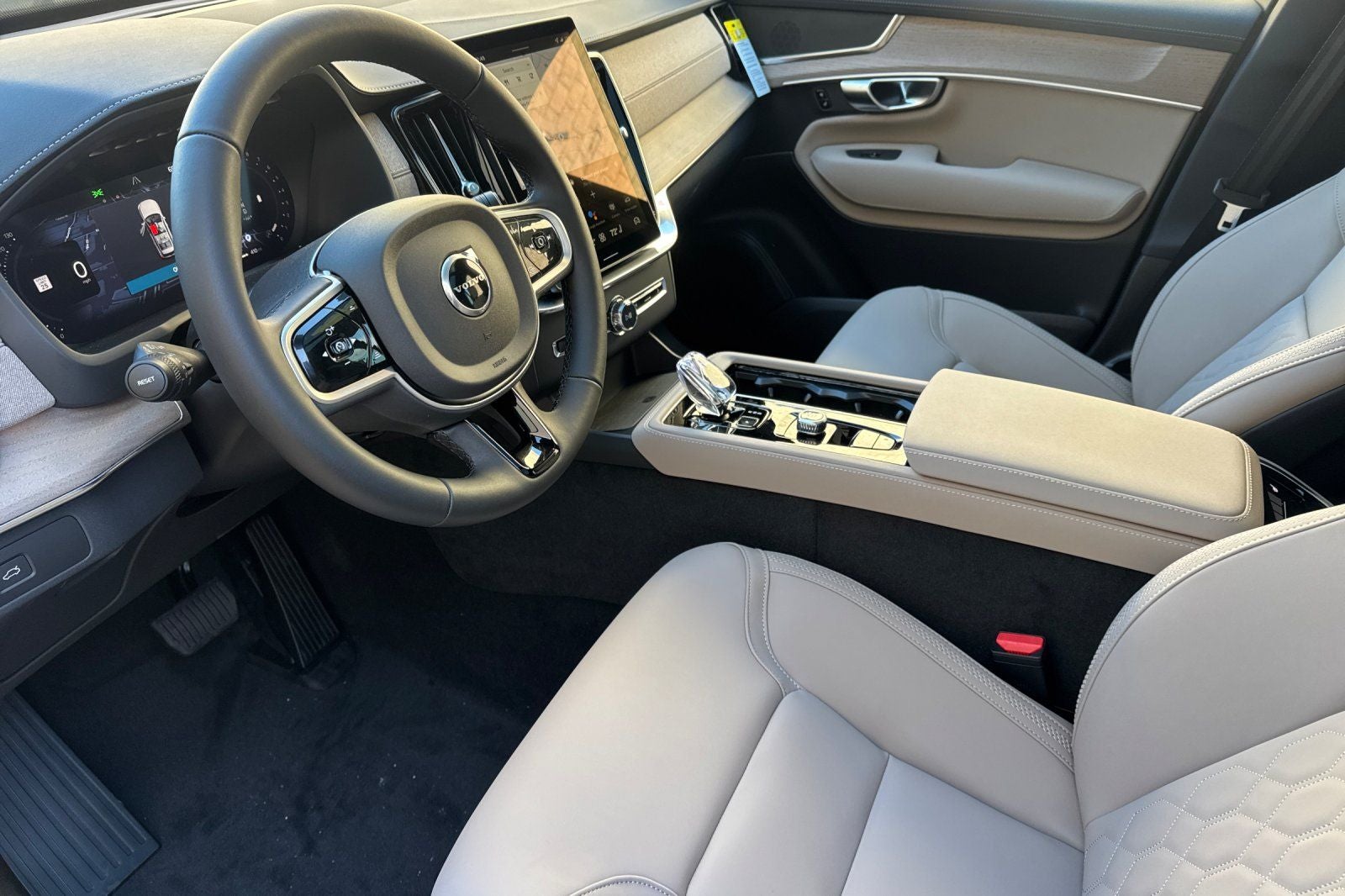 2026 Volvo XC90 B5 Plus