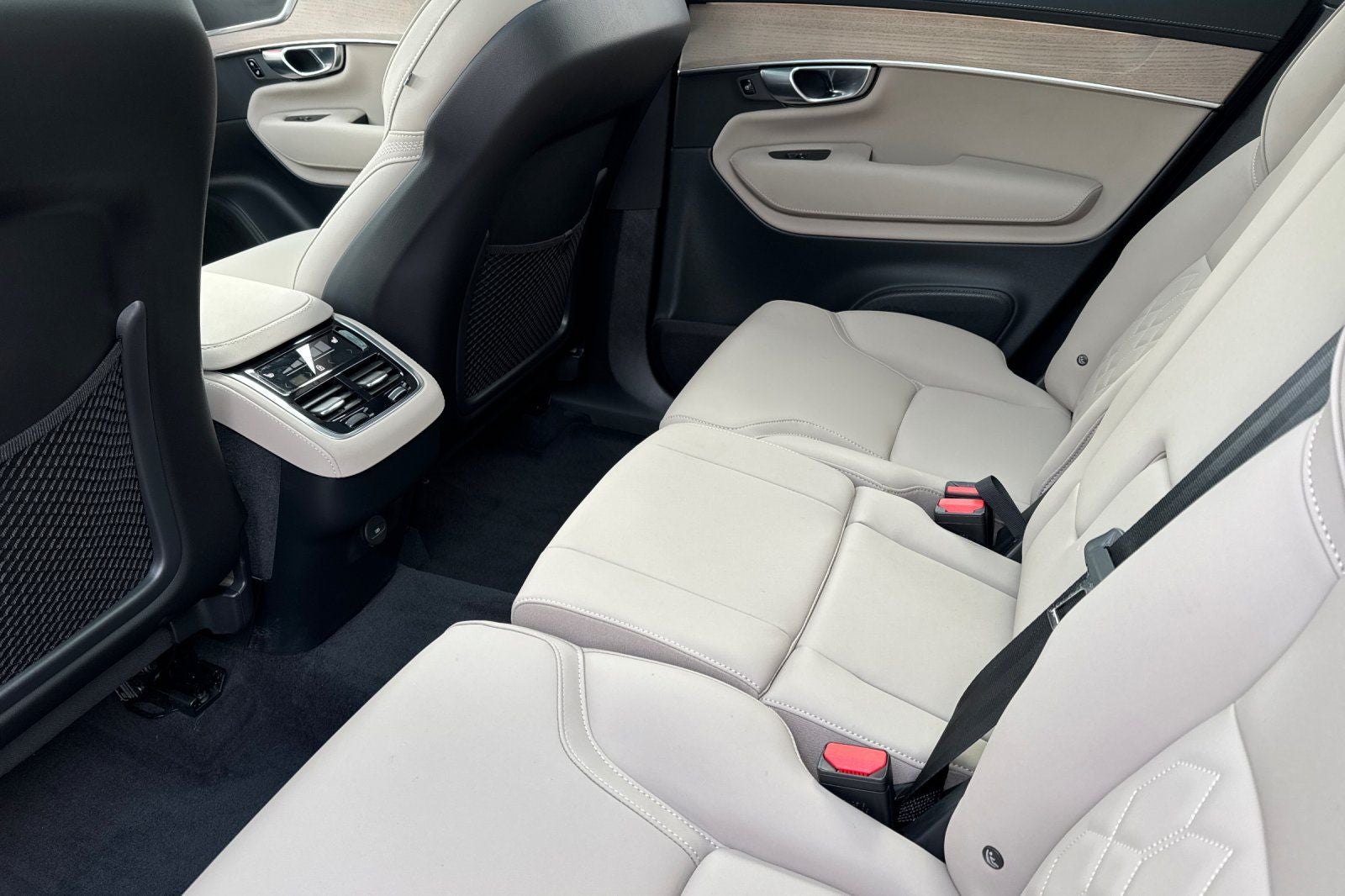 2026 Volvo XC90 B5 Plus