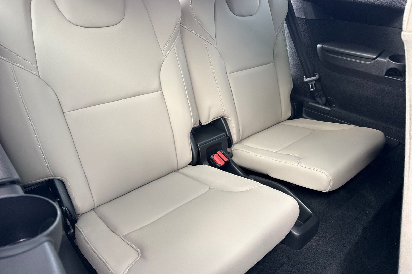 2026 Volvo XC90 B5 Plus