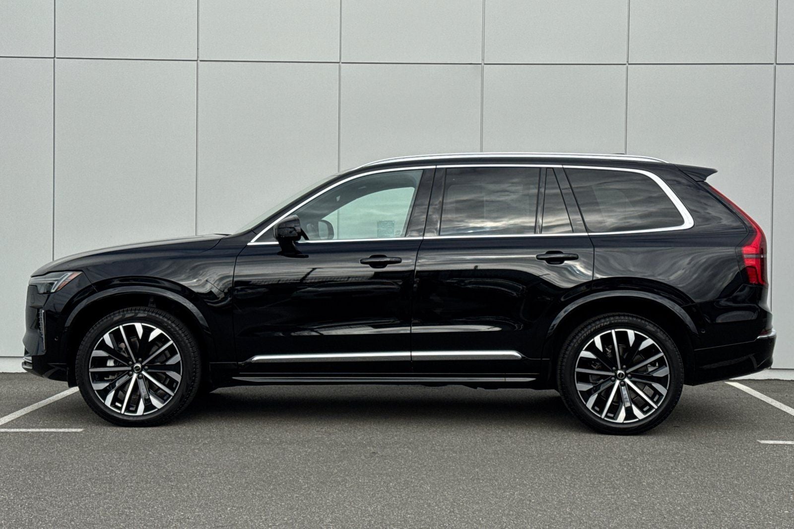 2026 Volvo XC90 B5 Plus