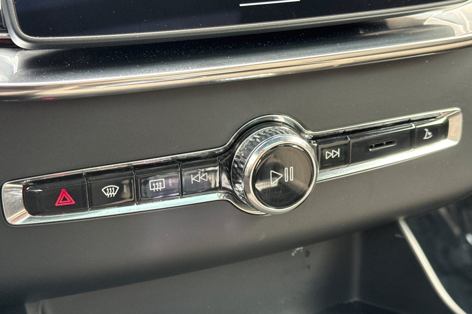 2026 Volvo XC90 B5 Plus