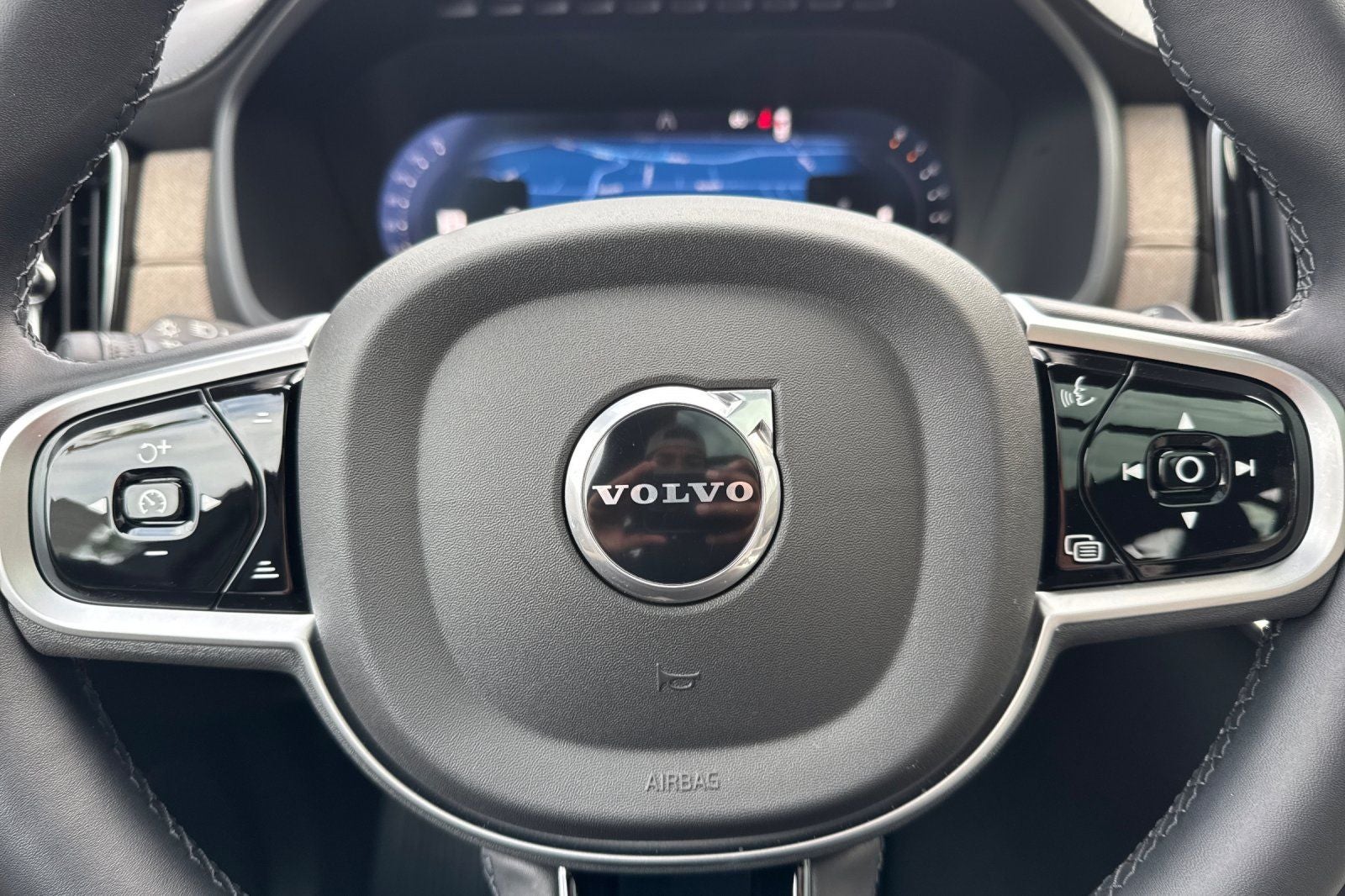 2026 Volvo XC90 B5 Plus