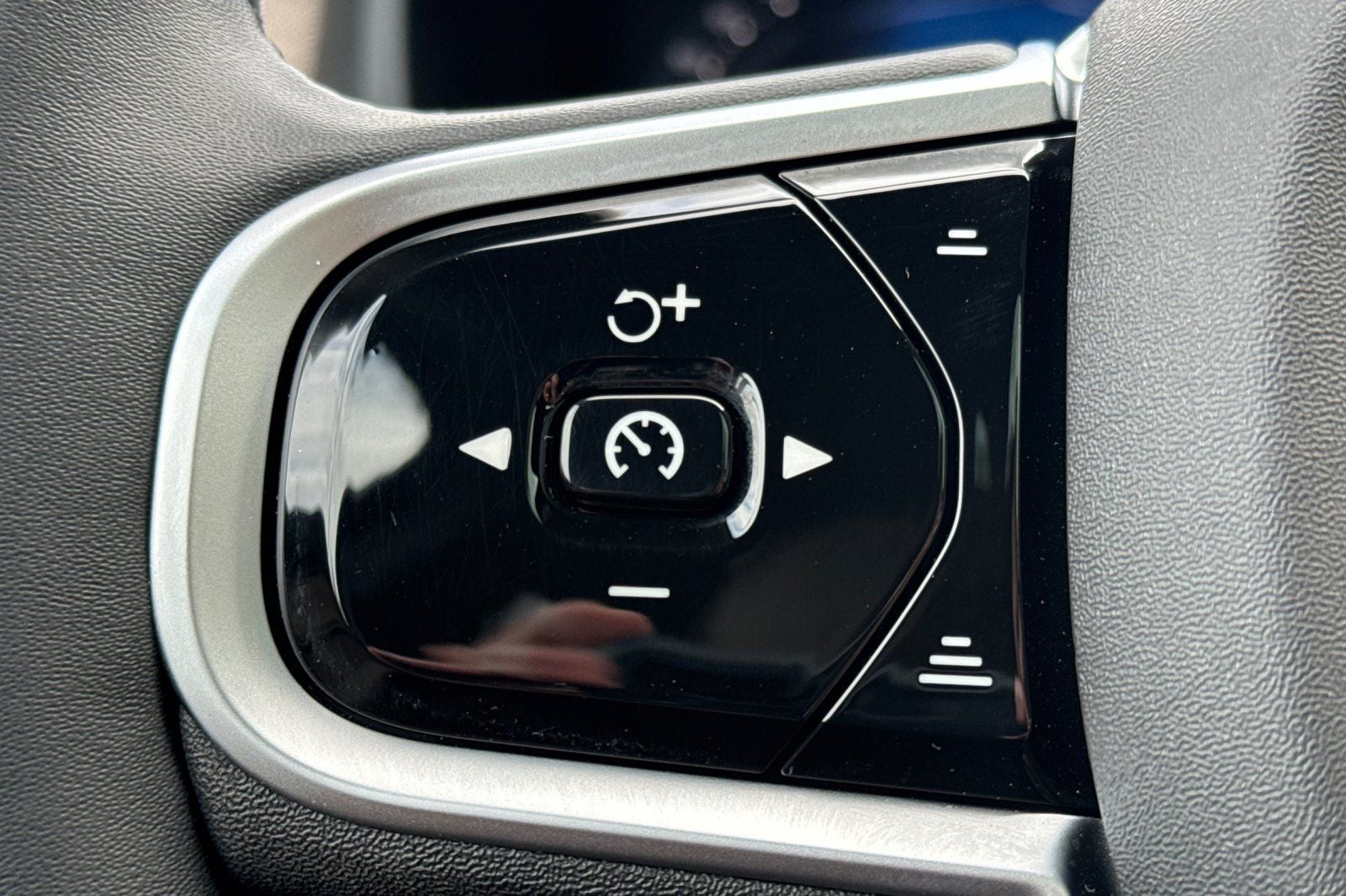 2026 Volvo XC90 B5 Plus