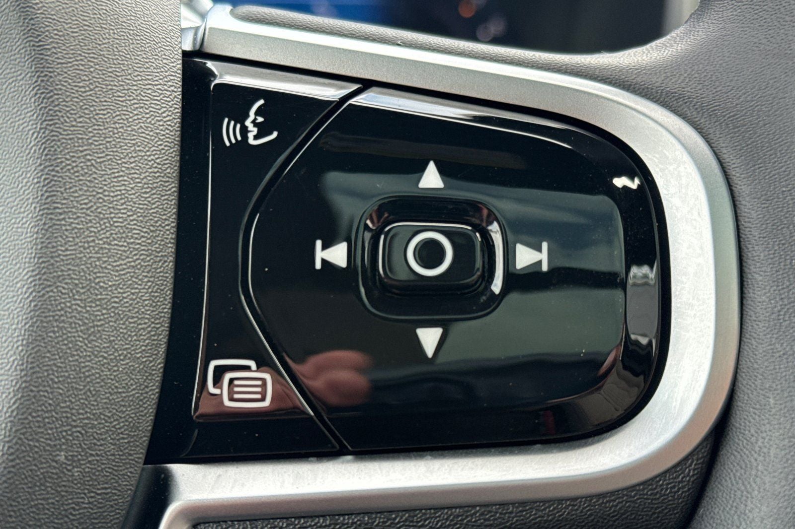 2026 Volvo XC90 B5 Plus