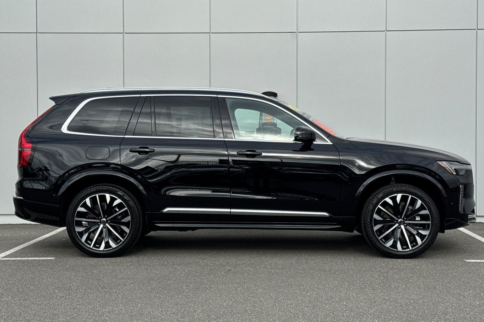 2026 Volvo XC90 B5 Plus