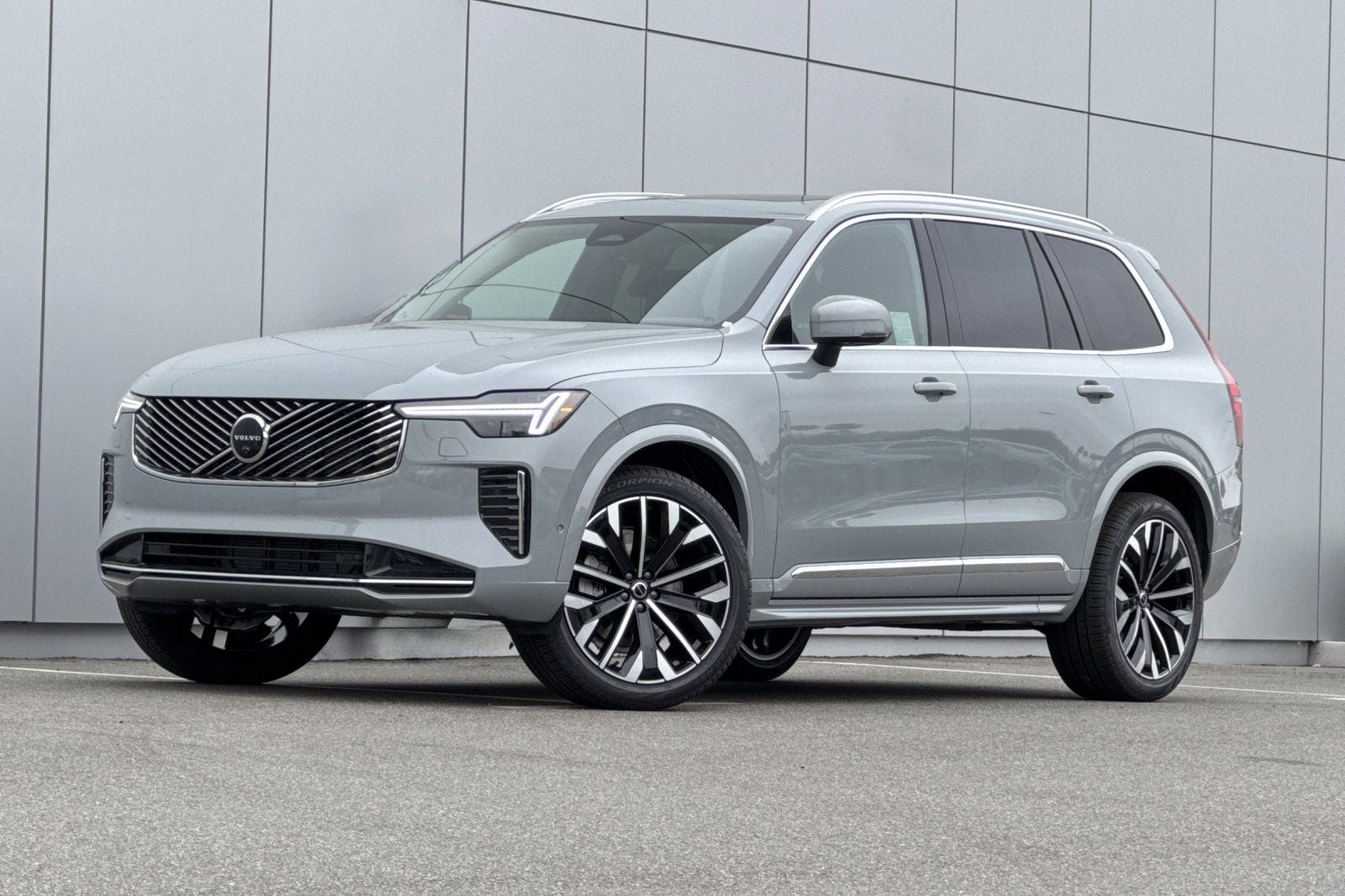 2026 Volvo XC90 B5 Plus