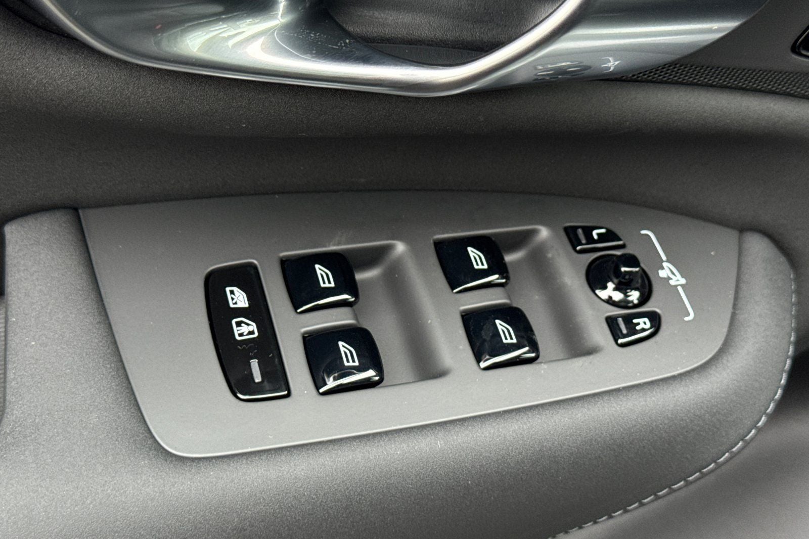 2026 Volvo XC90 B5 Plus