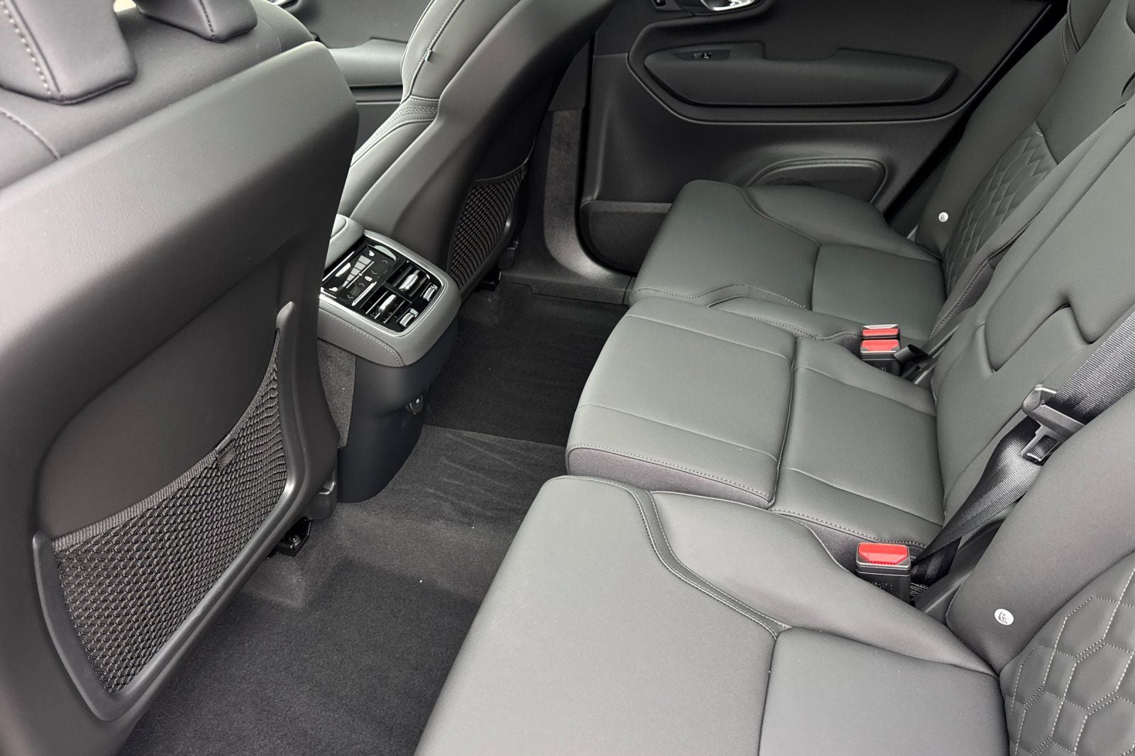 2026 Volvo XC90 B5 Plus