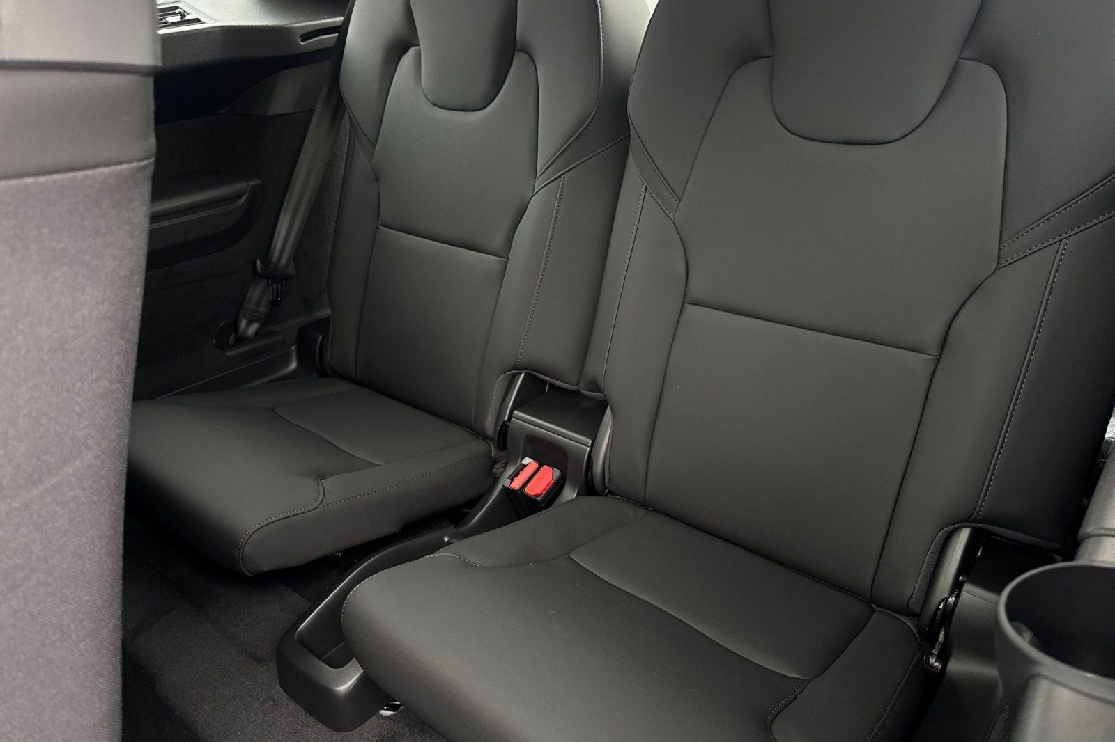 2026 Volvo XC90 B5 Plus