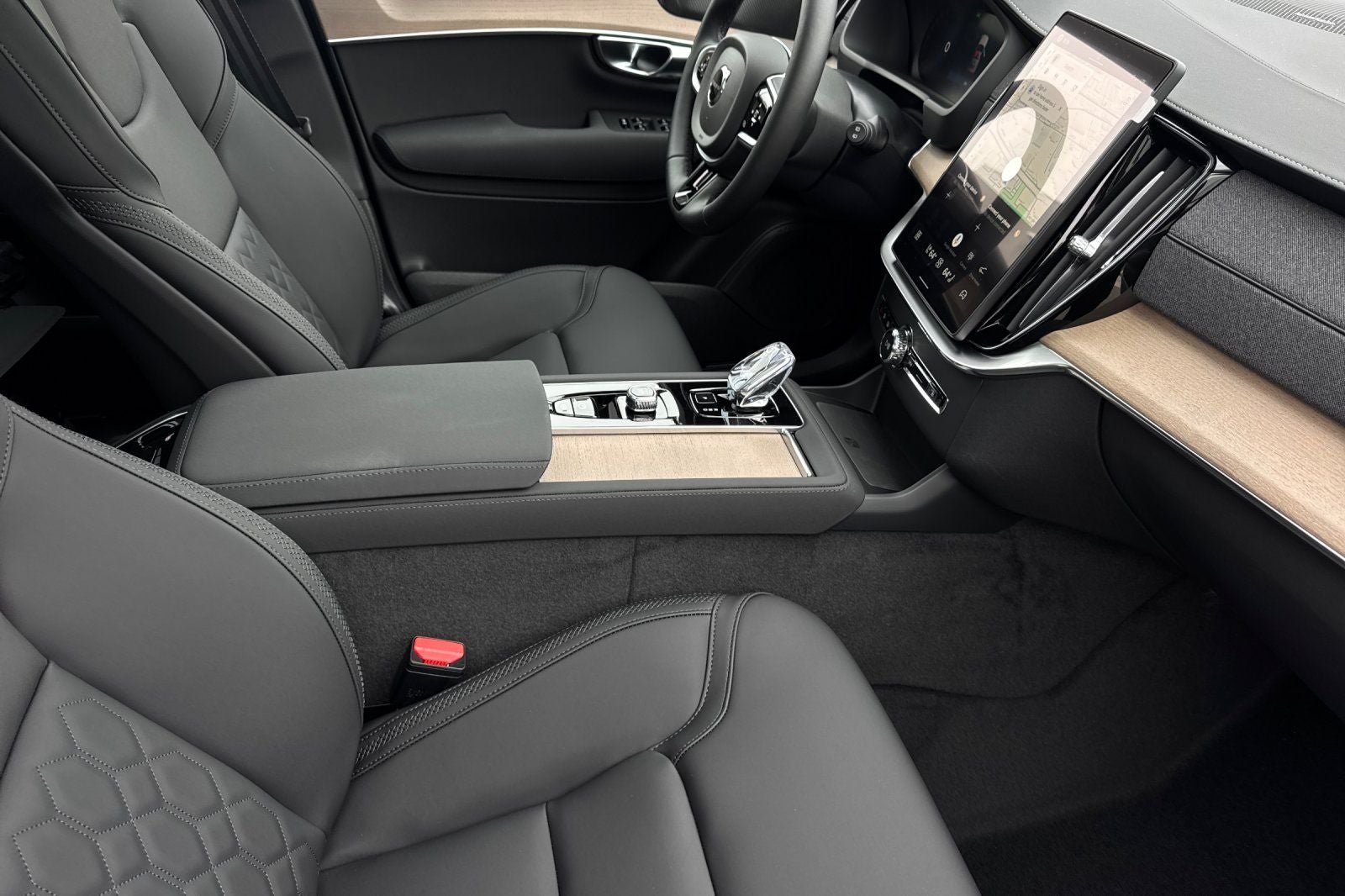 2026 Volvo XC90 B5 Plus
