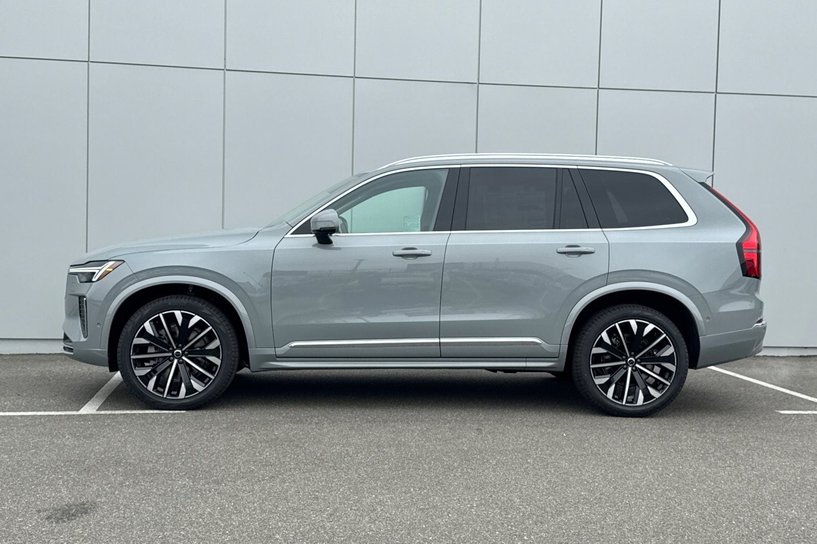 2026 Volvo XC90 B5 Plus
