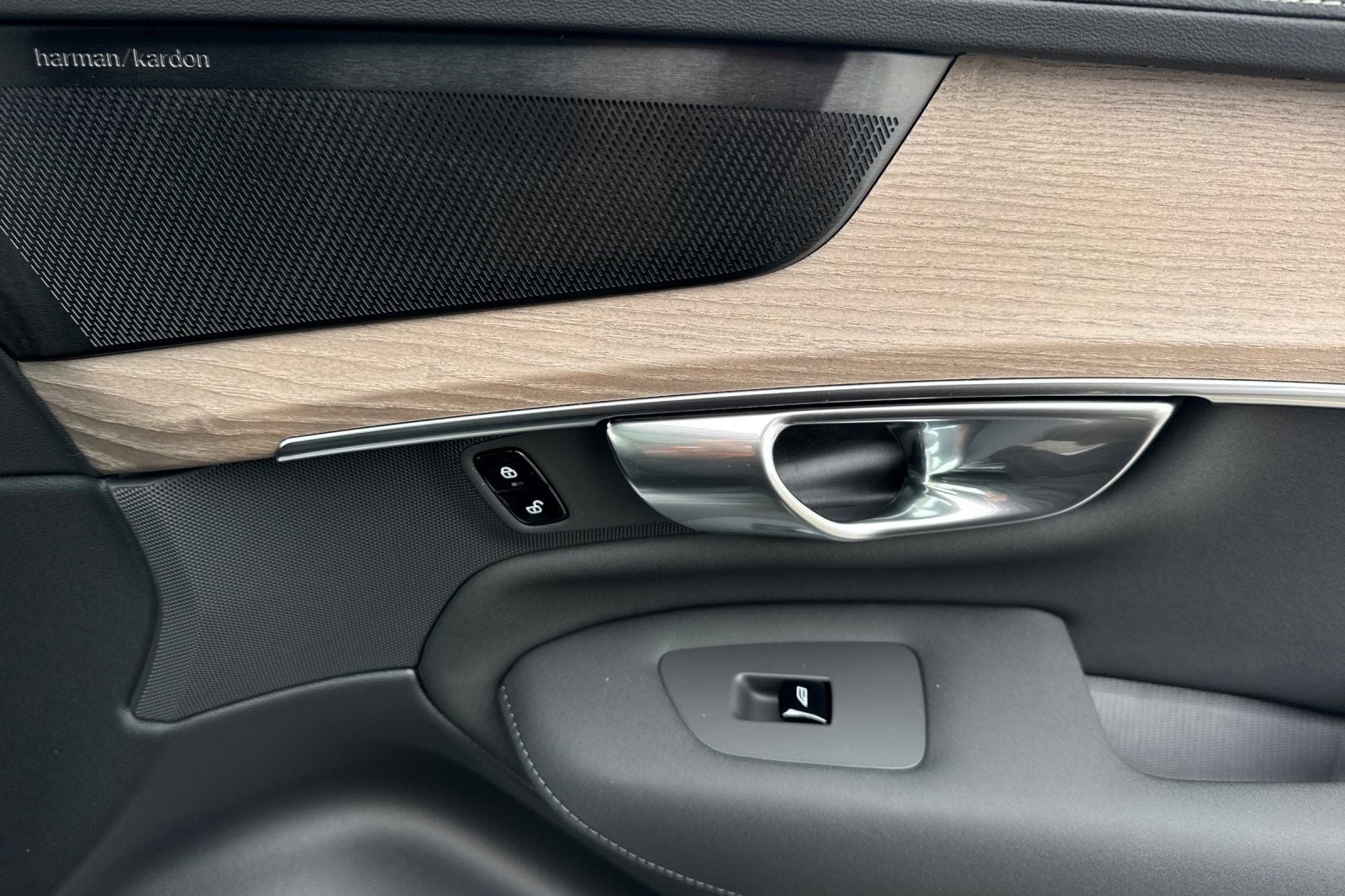 2026 Volvo XC90 B5 Plus