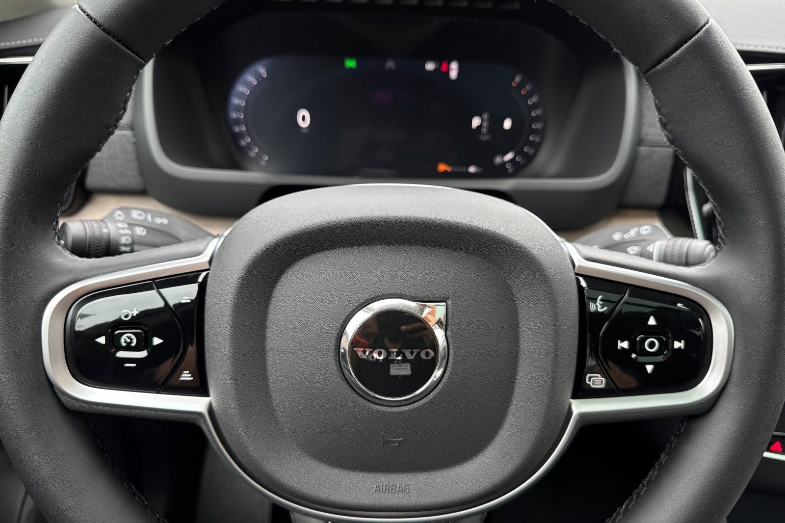 2026 Volvo XC90 B5 Plus