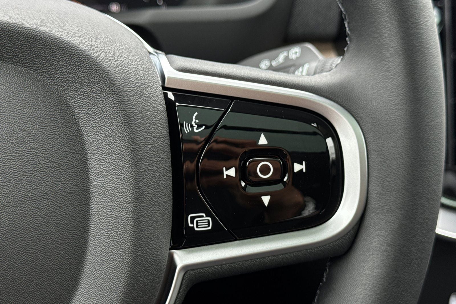 2026 Volvo XC90 B5 Plus