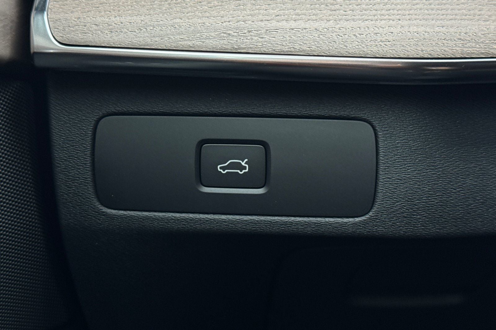 2026 Volvo XC90 B5 Plus
