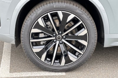 2026 Volvo XC90 B5 Plus