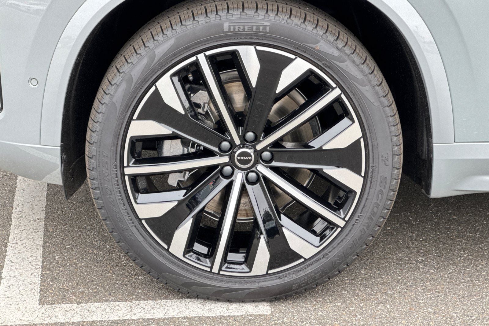 2026 Volvo XC90 B5 Plus